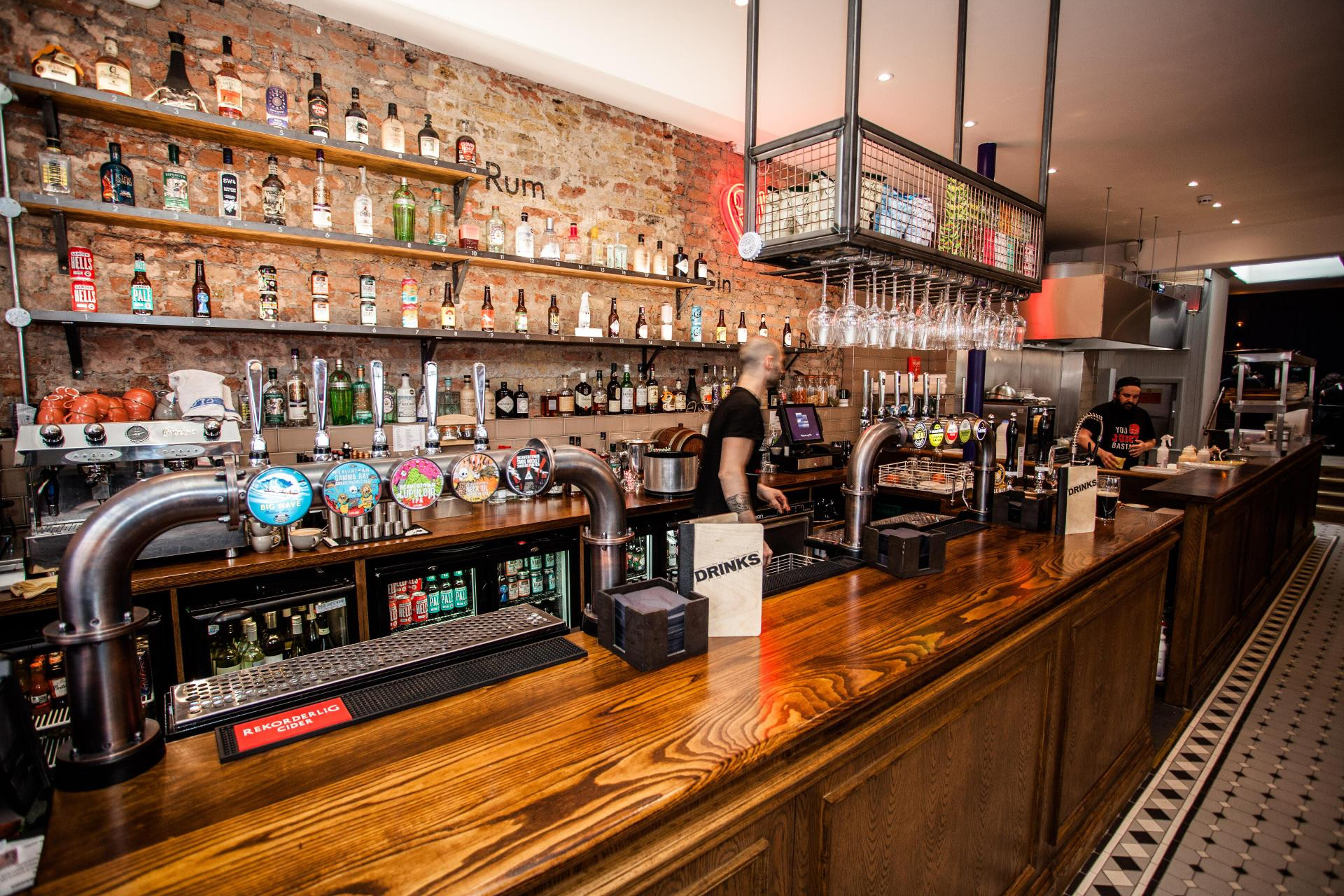 Bar/Salón Publove The Crown