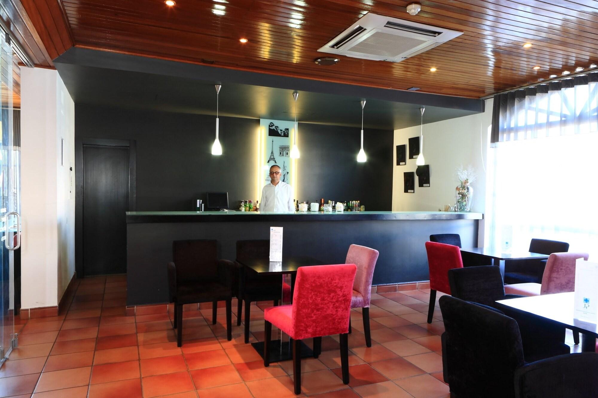 Bar/Salón Caldas Internacional Hotel