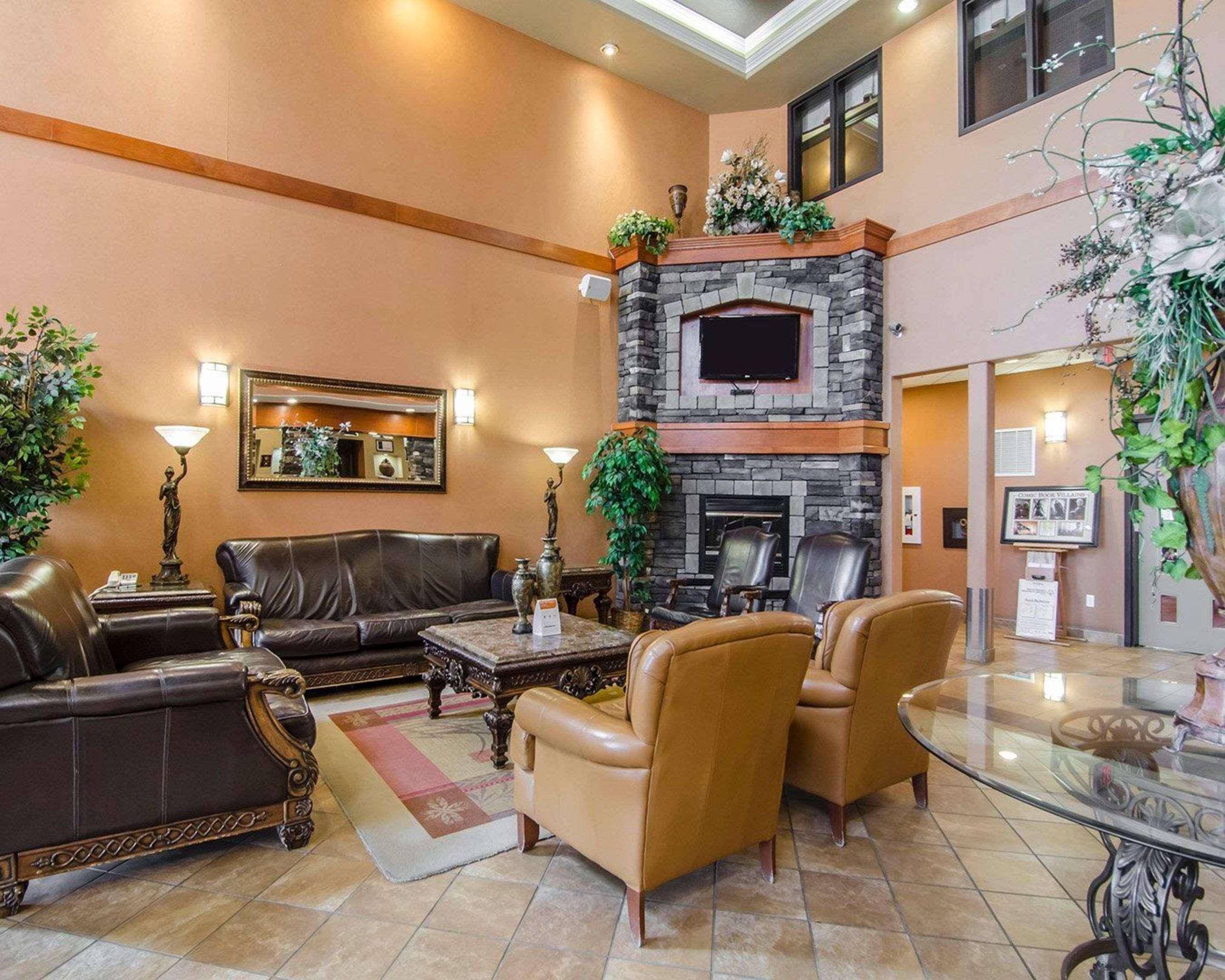 Vista Lobby Quality Inn & Suites