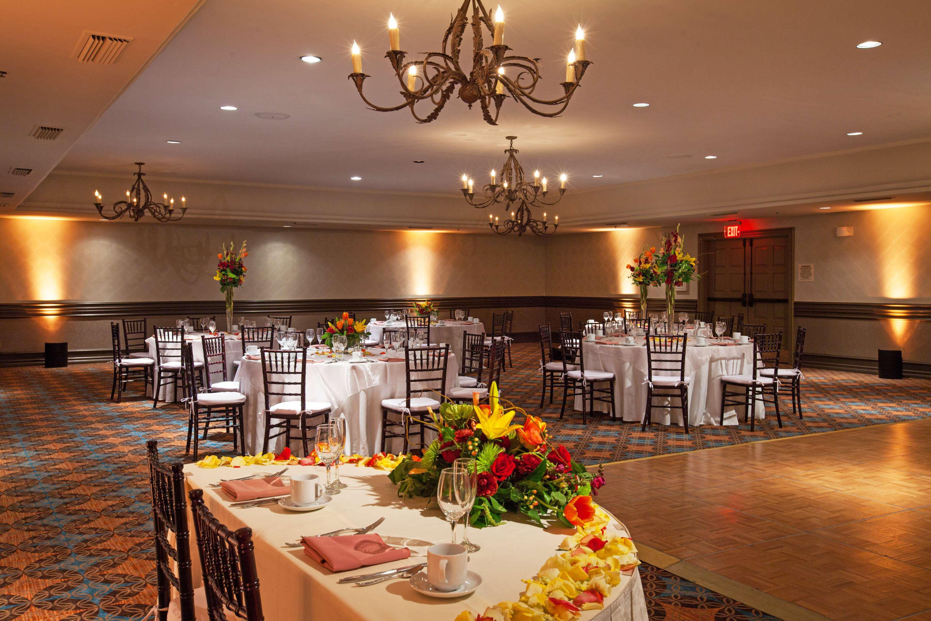 Restaurant Zachari Dunes on Mandalay Beach, Curio Collection by Hilton