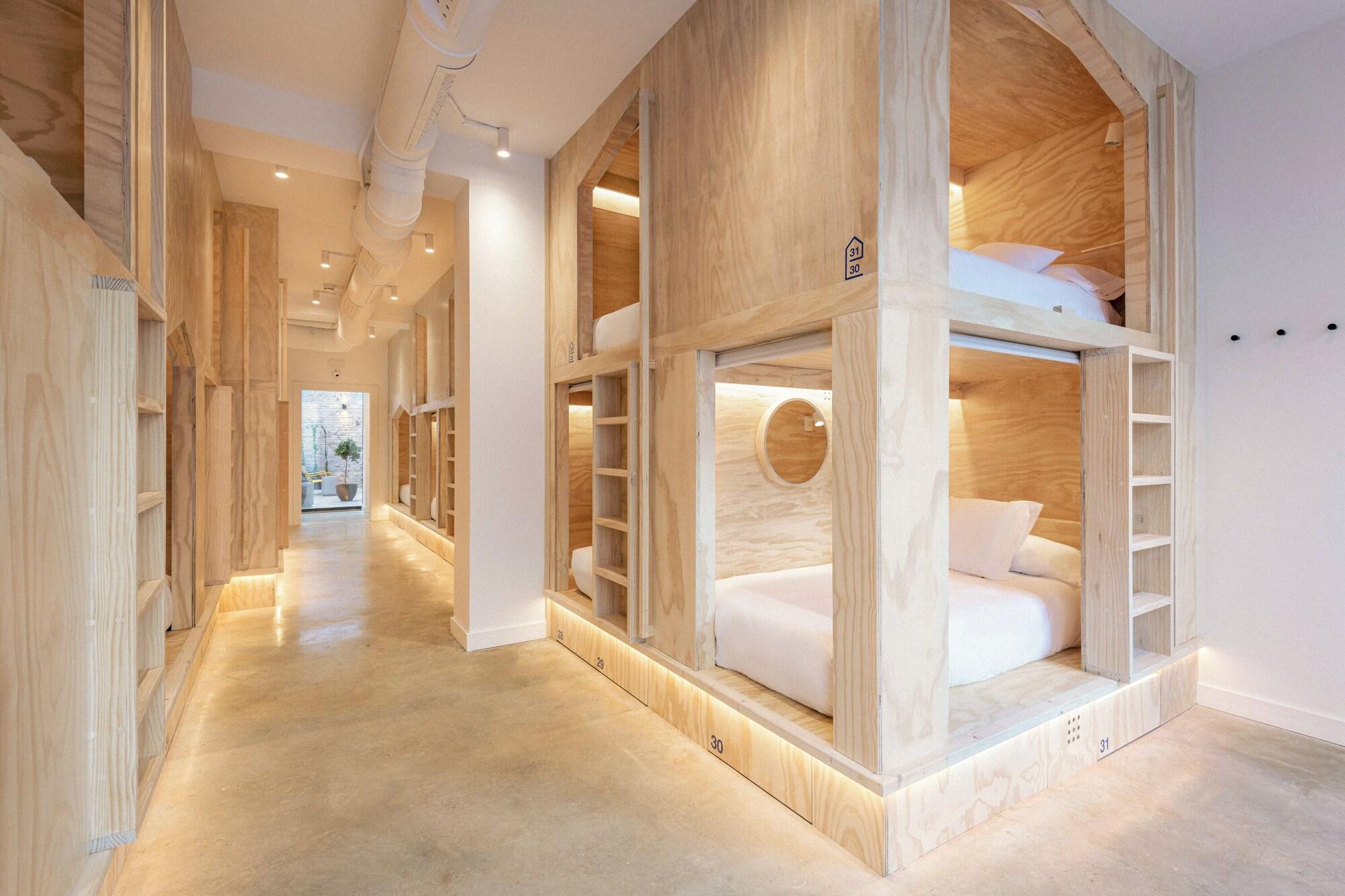 Varios Colo Colo. The Smart Hostel Valencia