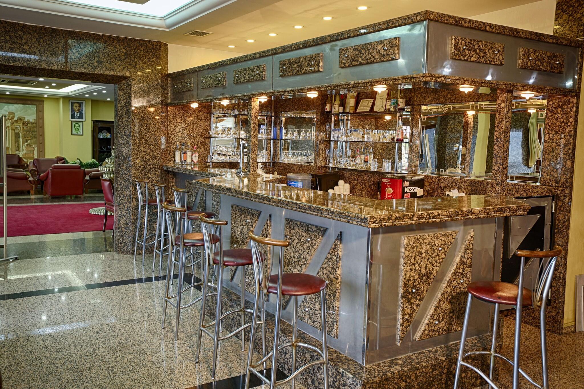 Bar/Salón Kayhanbey Hotel