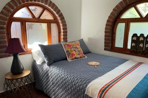 Renta temporal - Casa Sunbreak is a beautiful, private hacienda, w/pool, in the center of town