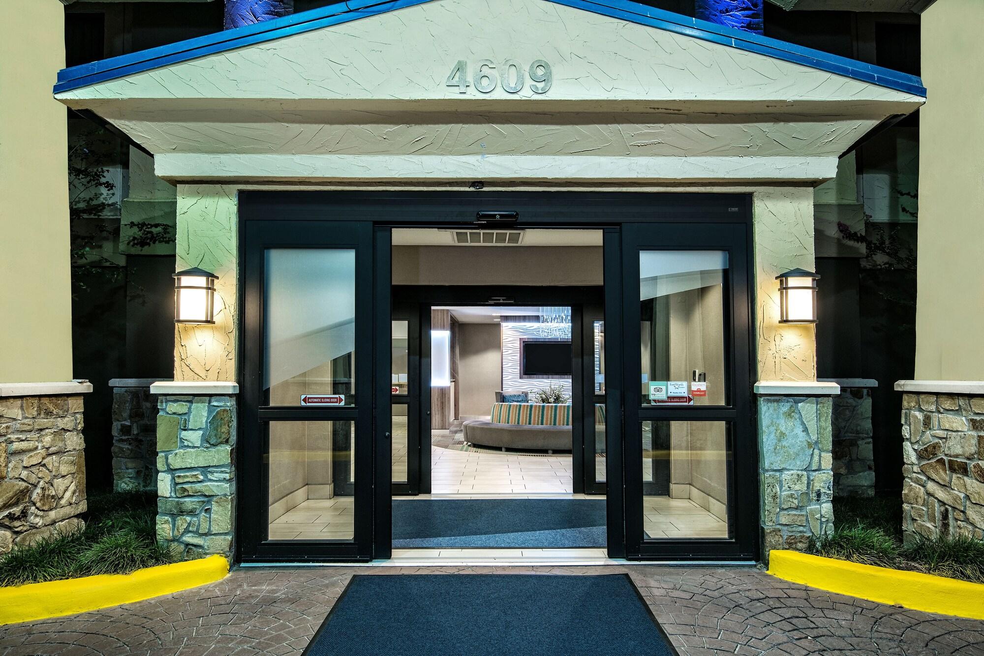 Vista Lobby Holiday Inn Express Hotel & Suites Fort Worth Southwest I-20 by IHG
