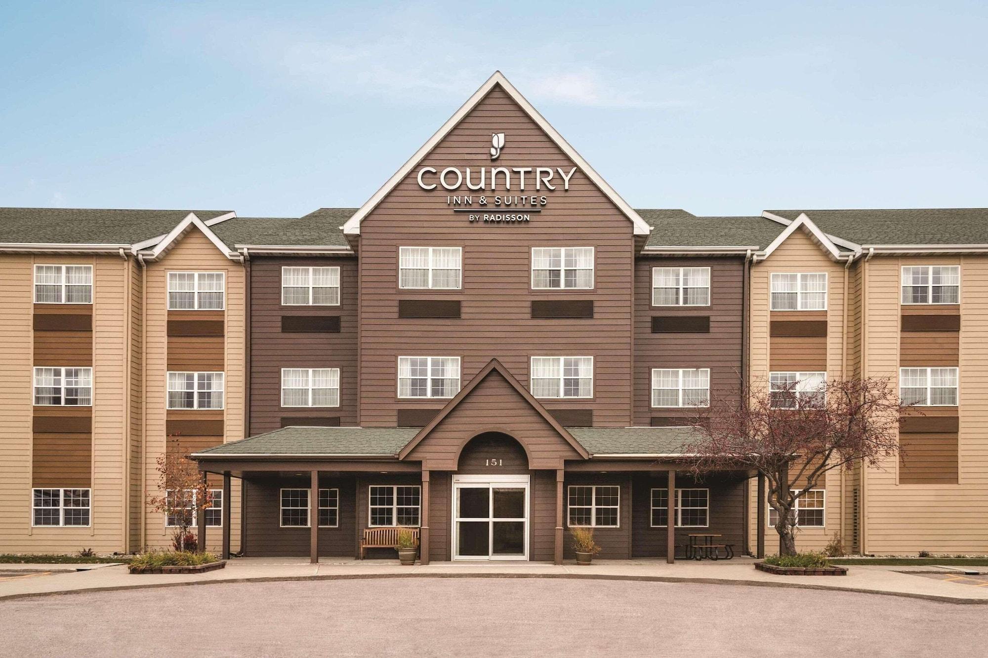 Vista Exterior Country Inn & Suites by Radisson, Dakota Dunes, SD