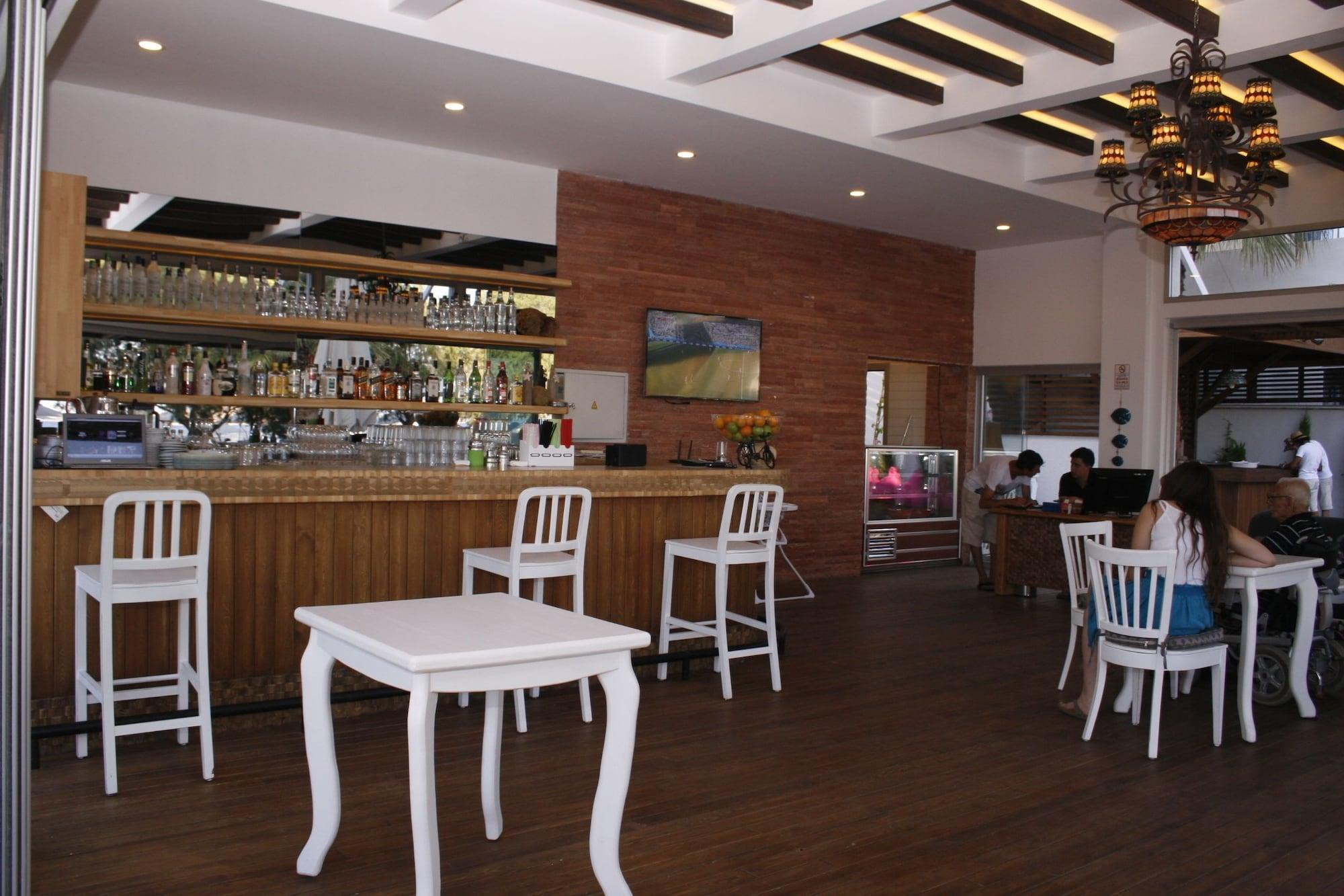 Bar/Salón Meggs Bodrum Beach Hotel