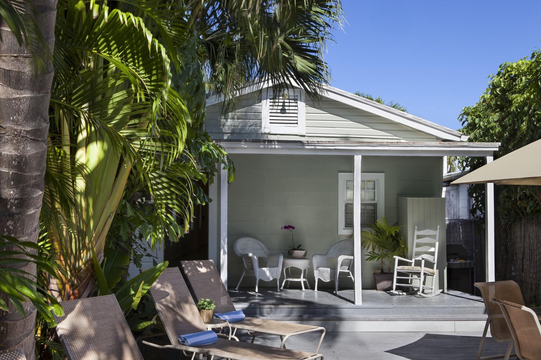 Vista Exterior The Southernmost Inn - Adults Only