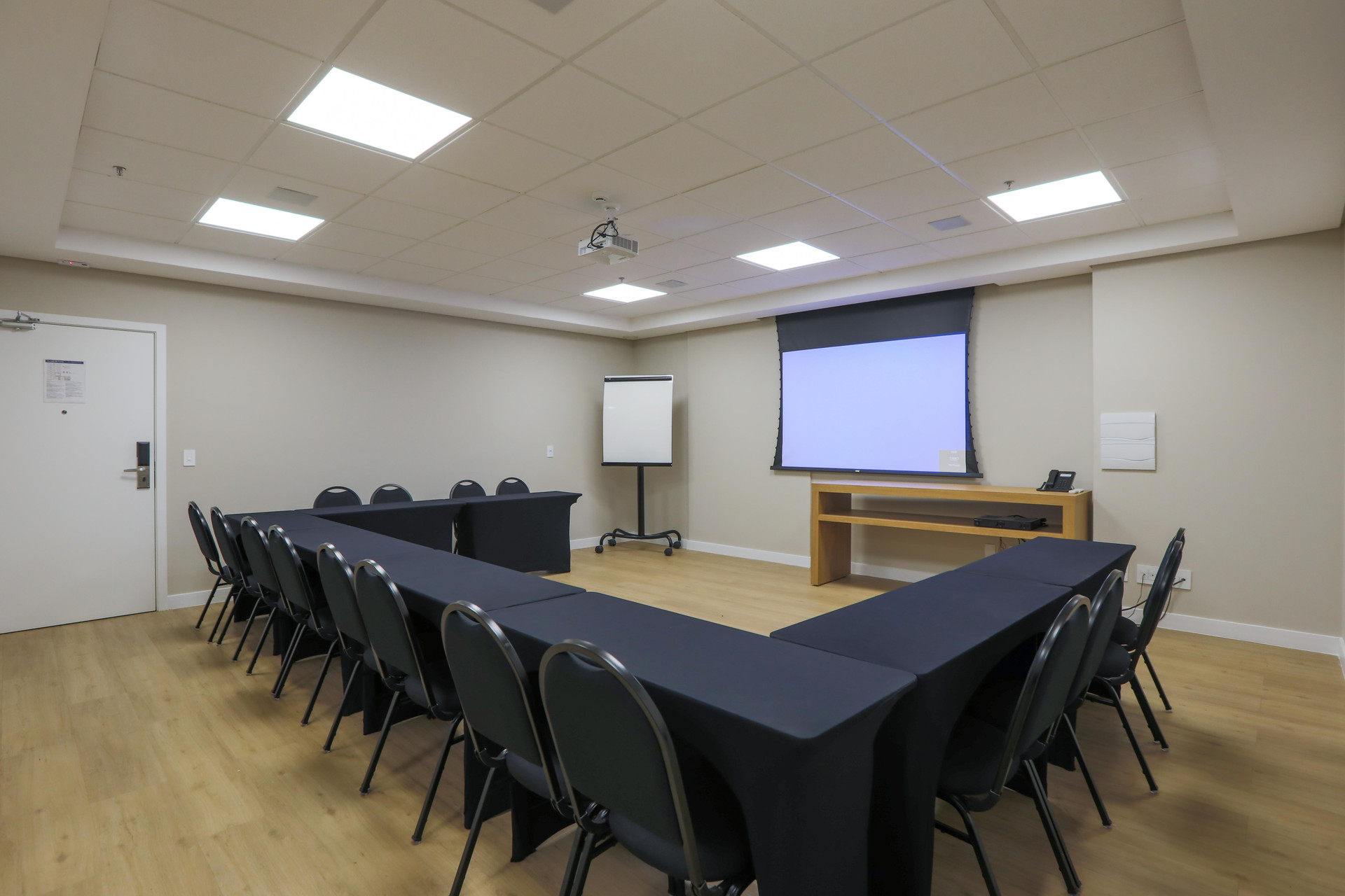 Sala de Reuniones Comfort Suítes São José do Rio Preto