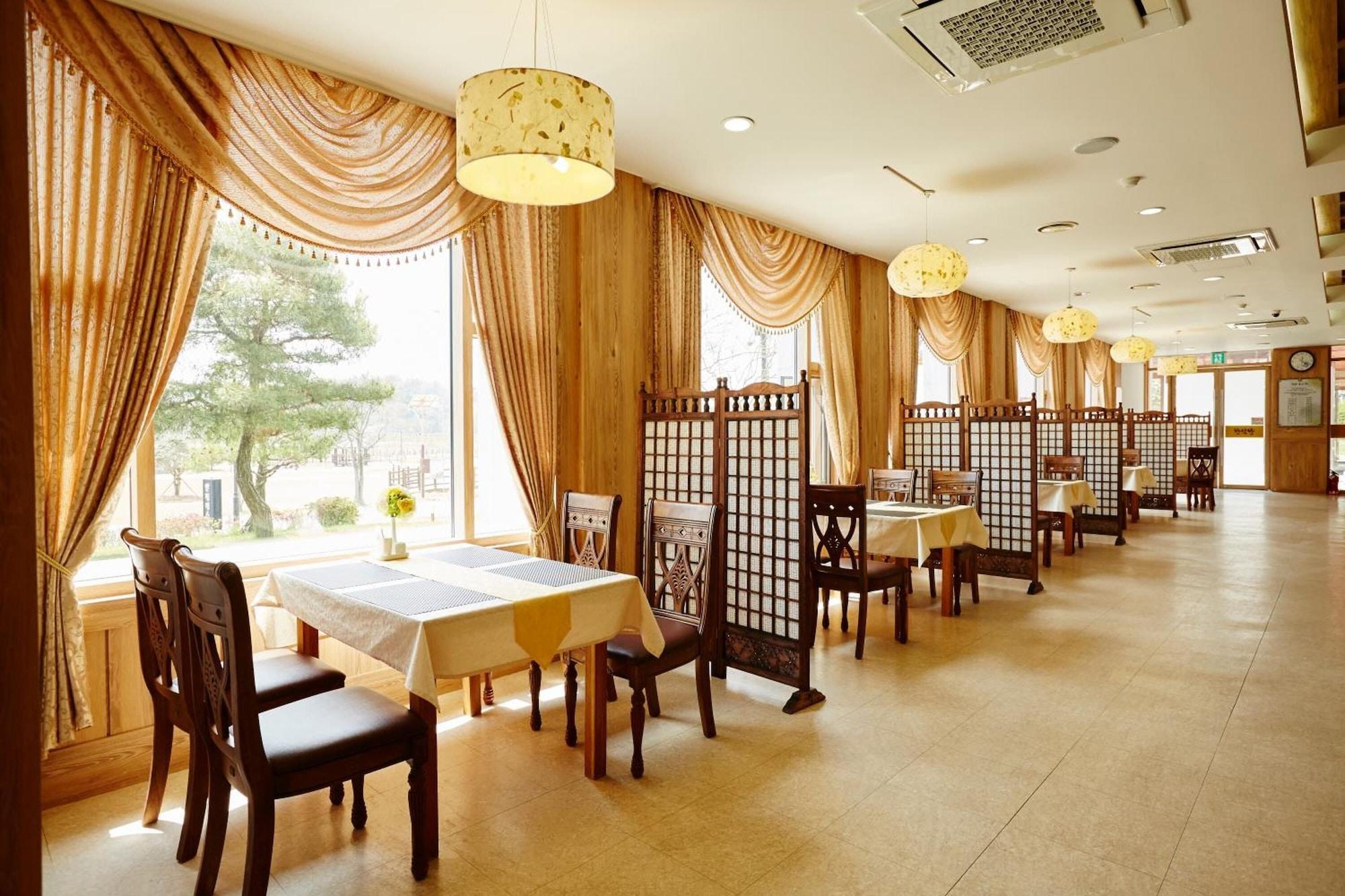 Restaurant Hanok Hotel Youngsanjae