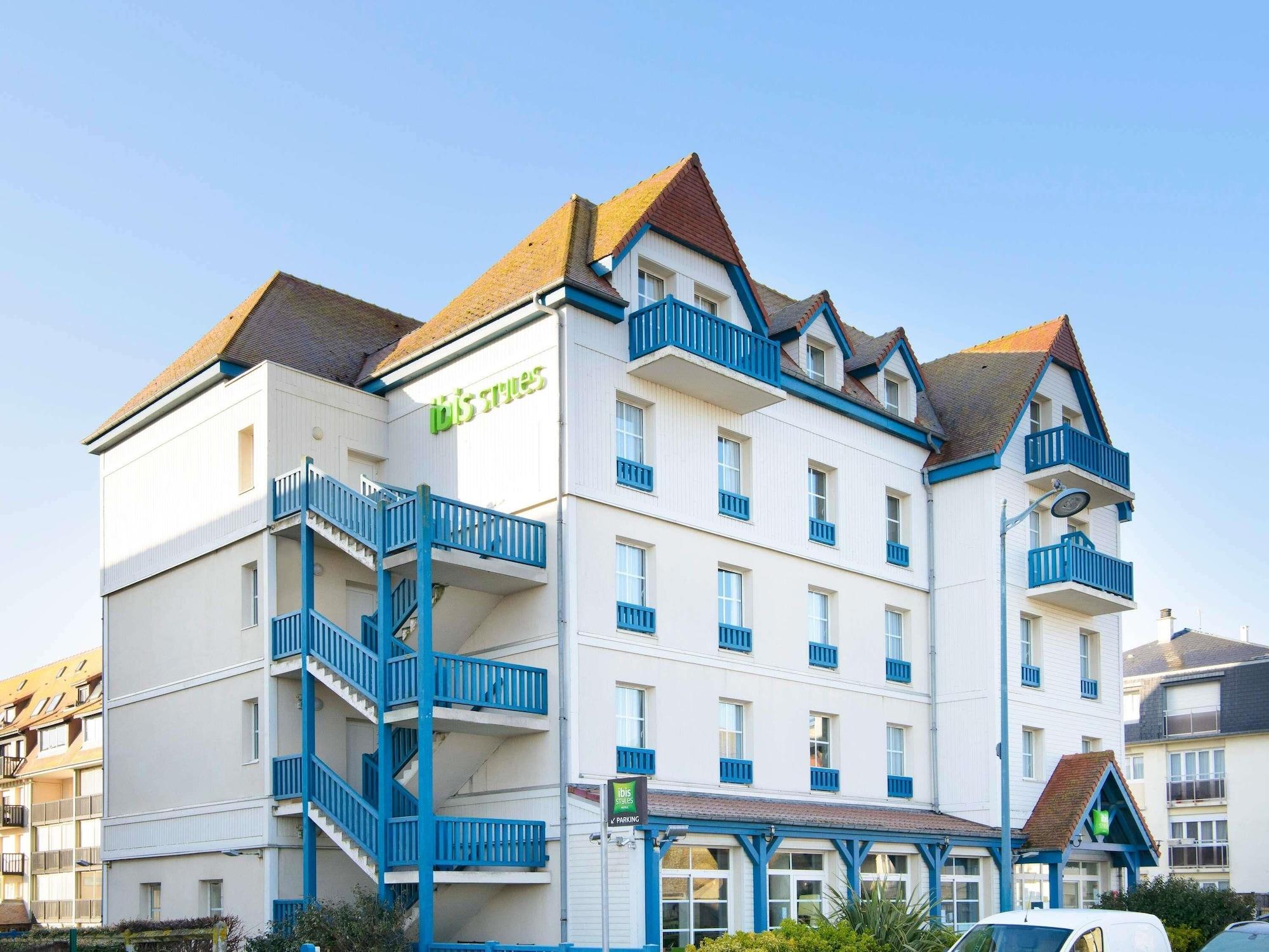Vista Exterior Hotel ibis Styles Deauville Villers Plage