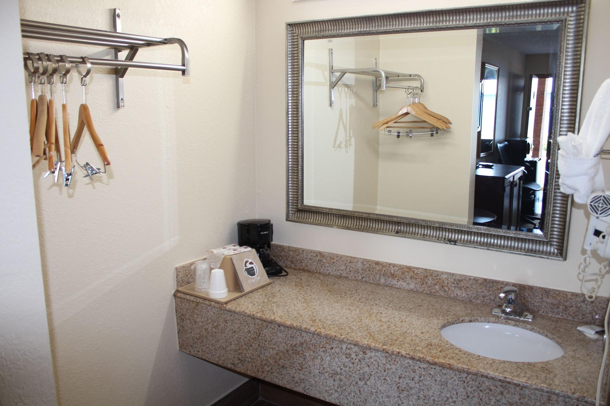 Equipamiento de Habitación Economy Inn