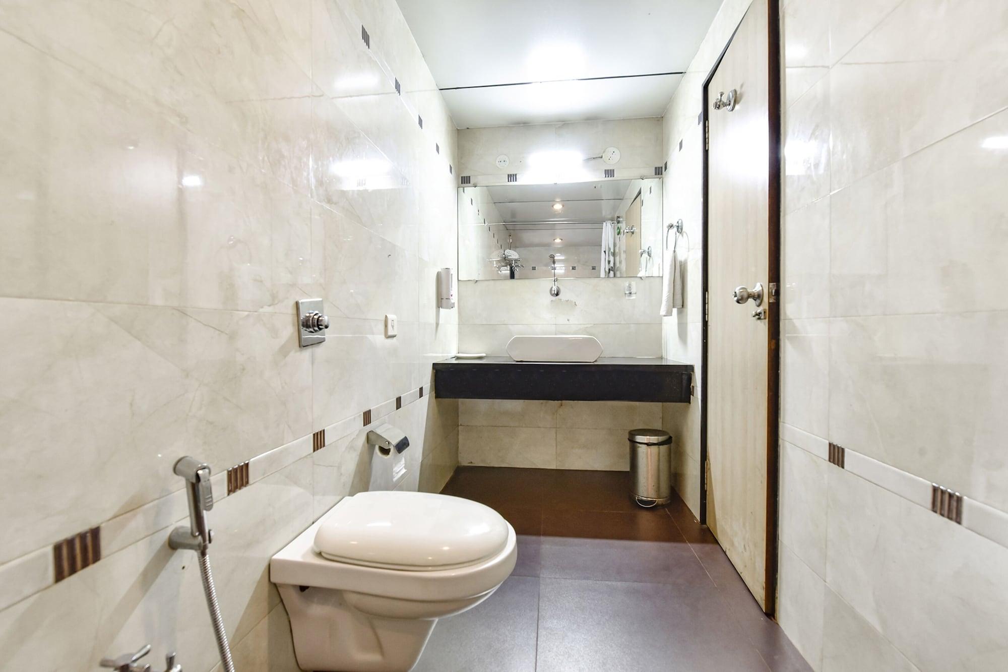 Equipamiento de Habitación Fabhotel Shakti Palace