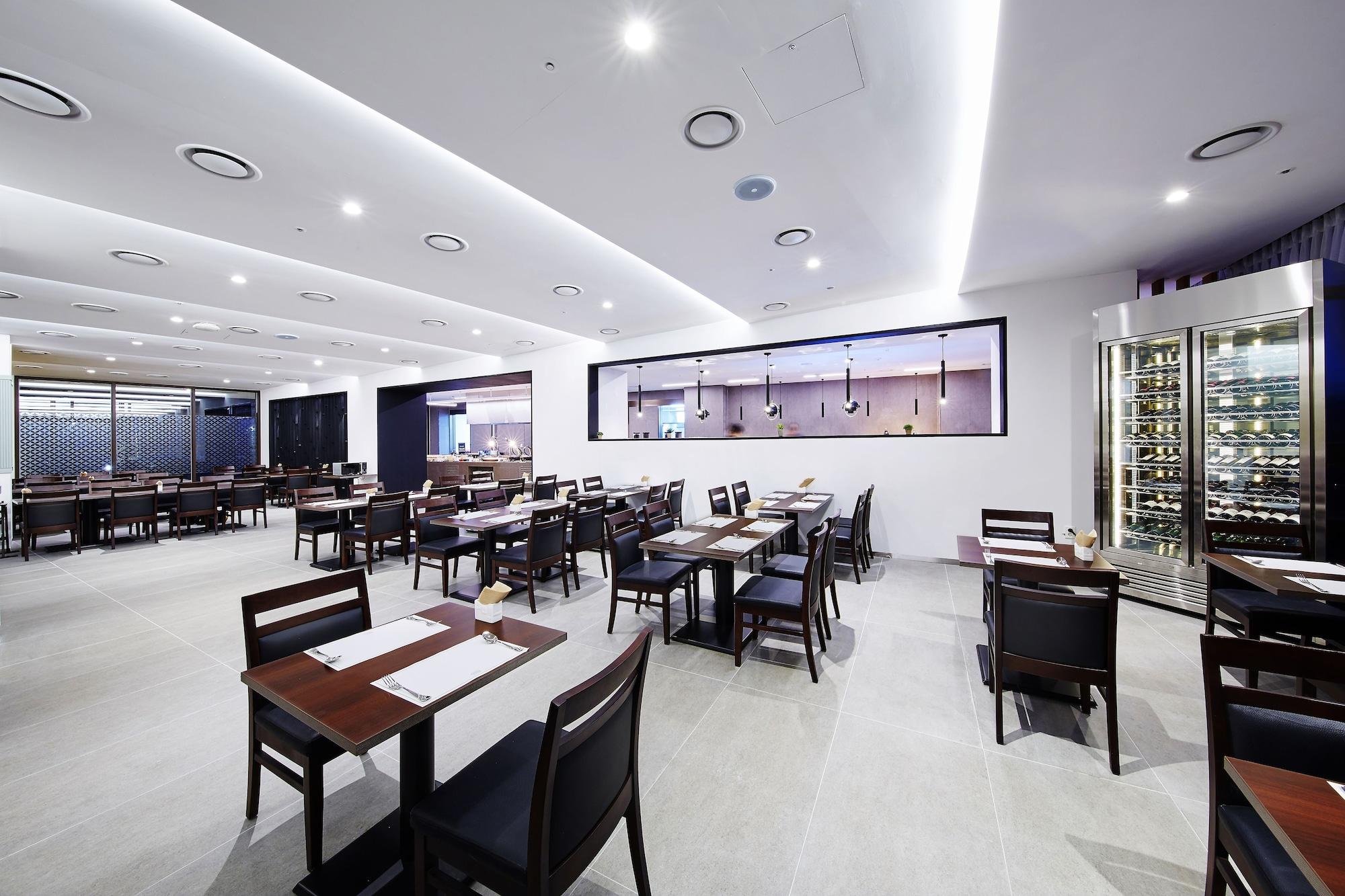 Restaurant Ramada Hotel & Suites by Wyndham Gangwon Pyeongchang