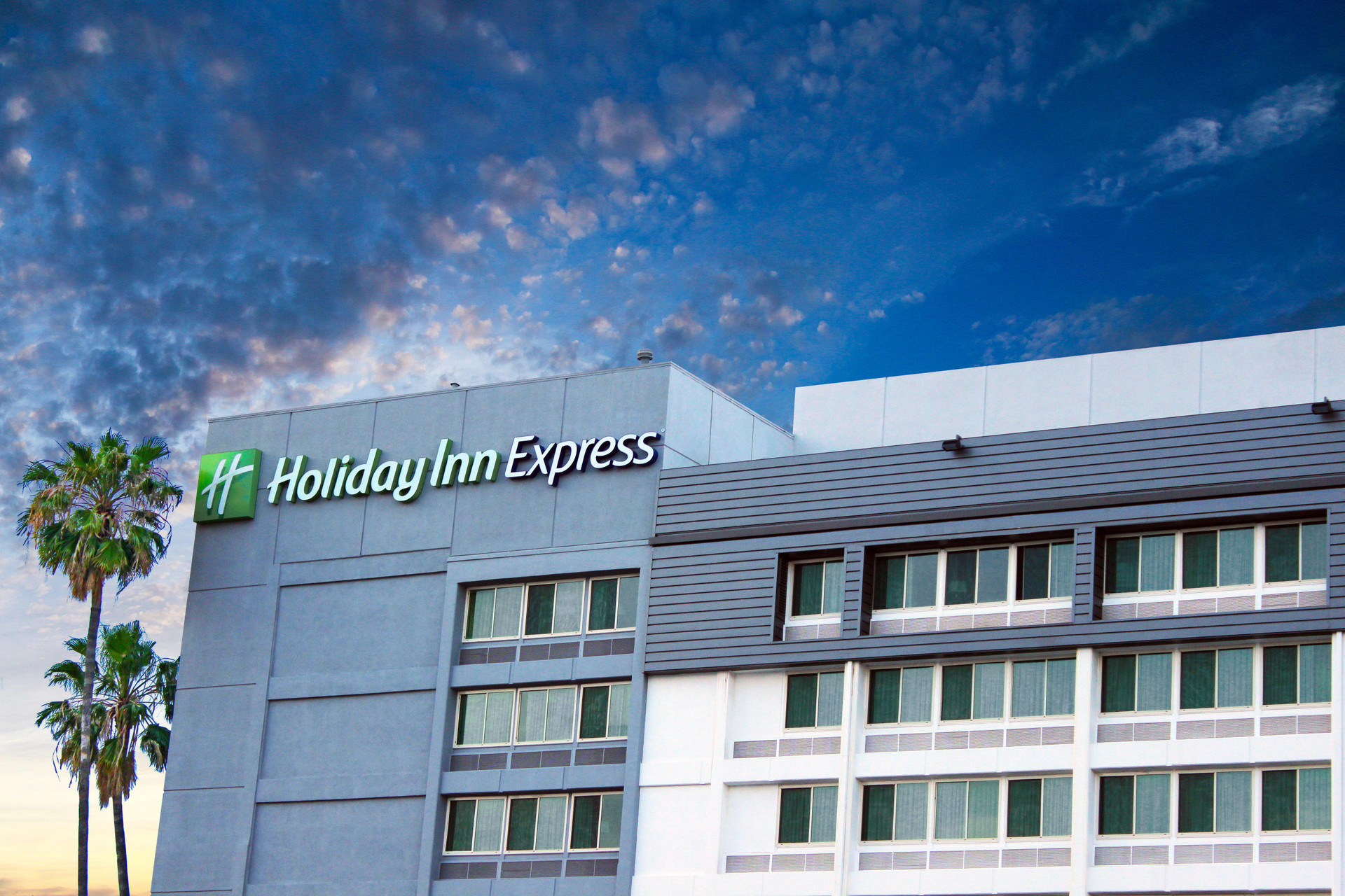 Vista Exterior Holiday Inn Express Van Nuys by IHG