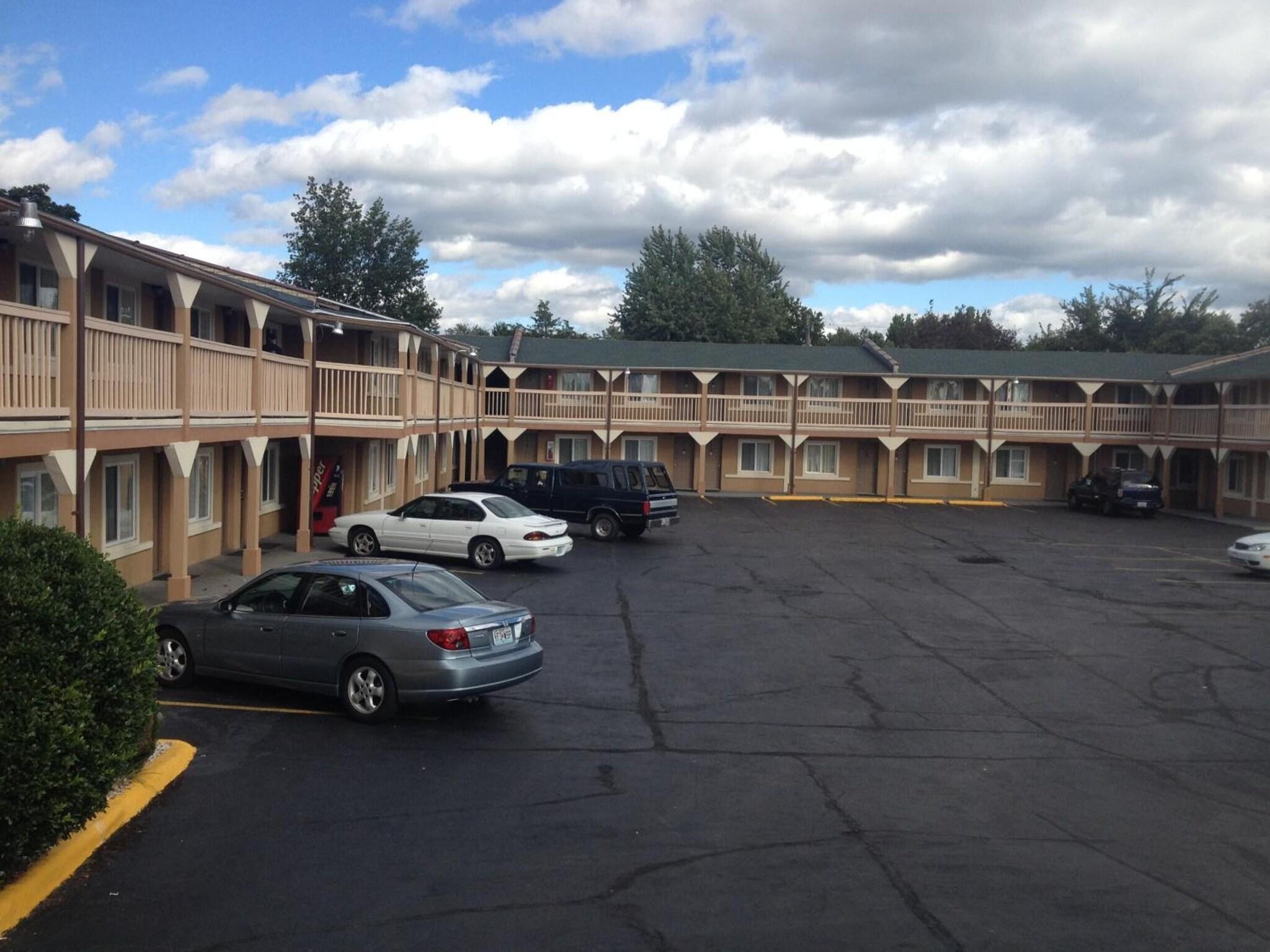 Vista Exterior Battlefield Inn Springfield