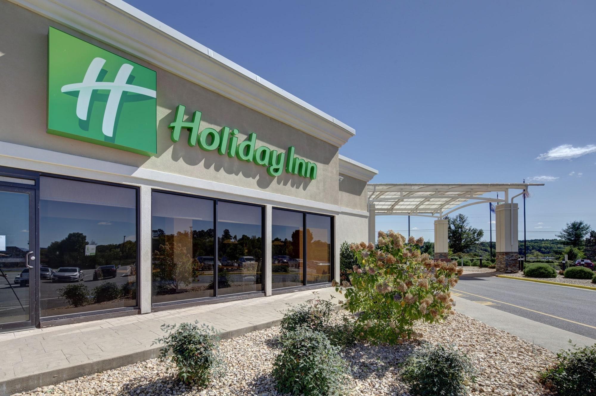 Vista Exterior Holiday Inn Staunton Conference Center by IHG