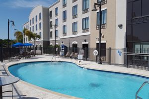 Paquete - Holiday Inn Express & Suites Tampa USF Busch Gardens by IHG