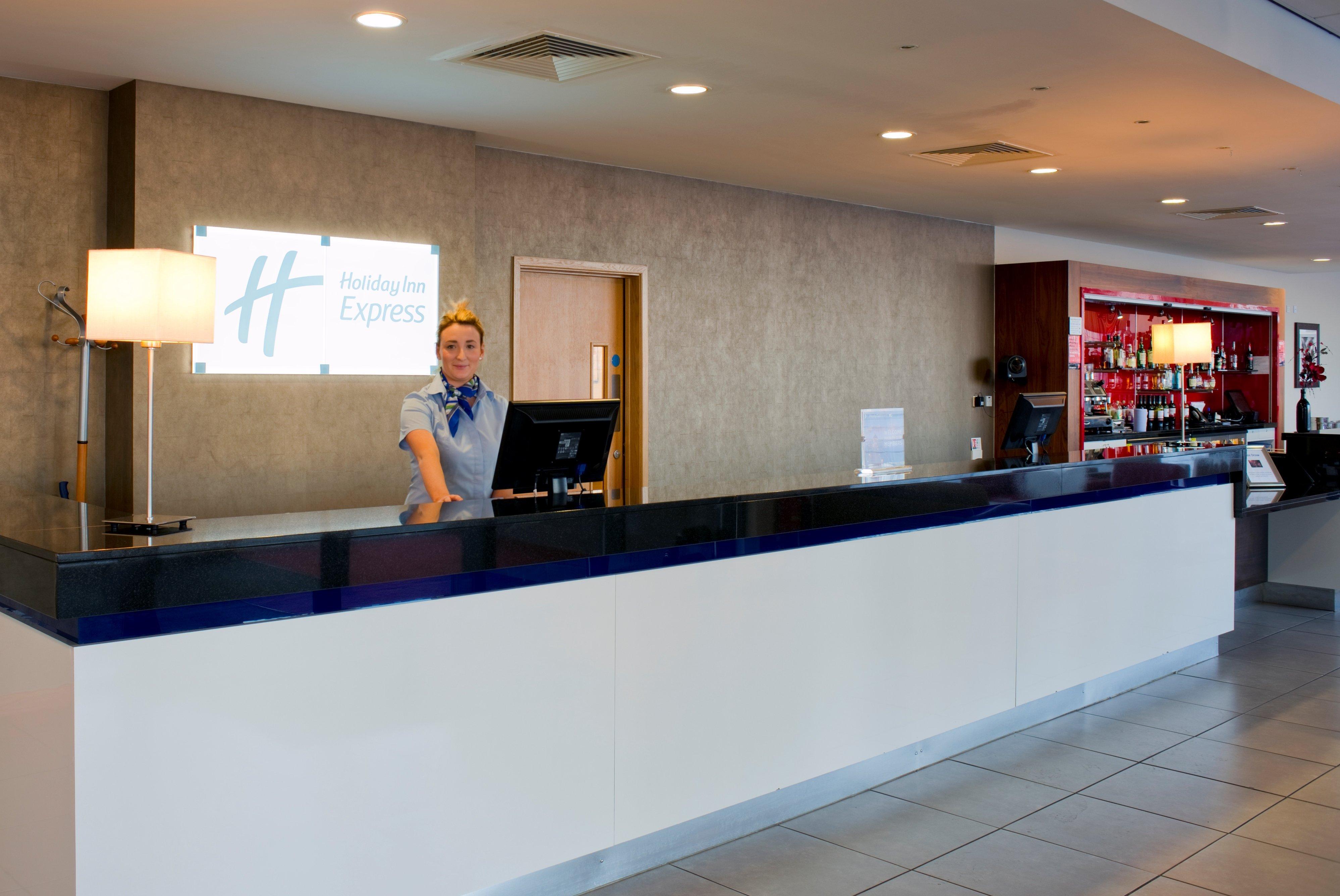 Vista Lobby Holiday Inn Express Rotherham - North
