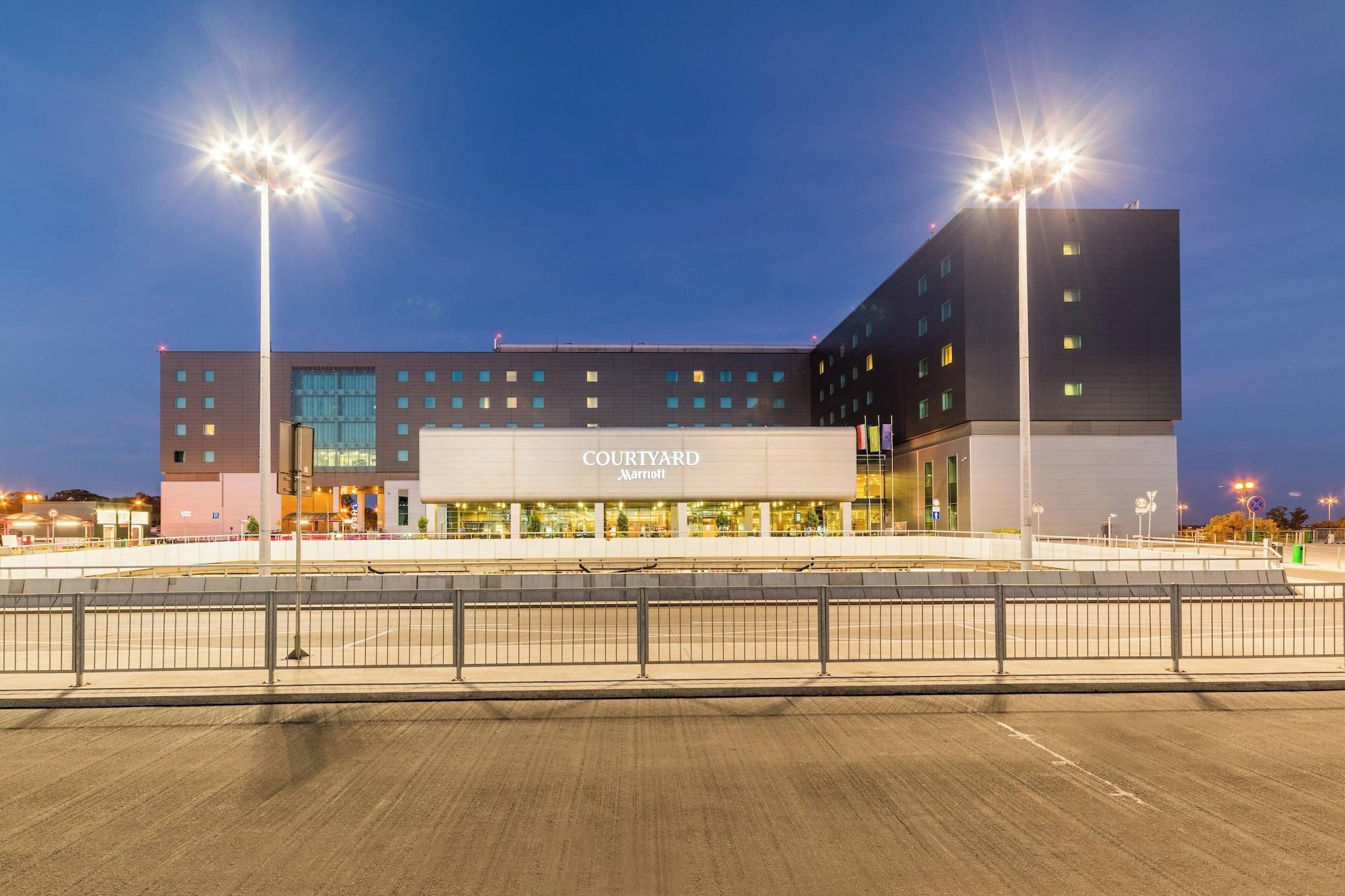 Vista Exterior Courtyard by Marriott Warsaw Airport