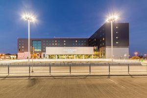Pacote - Courtyard by Marriott Warsaw Airport