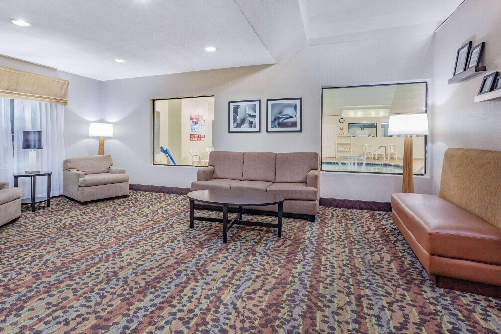 Vista Lobby Baymont by Wyndham Milan