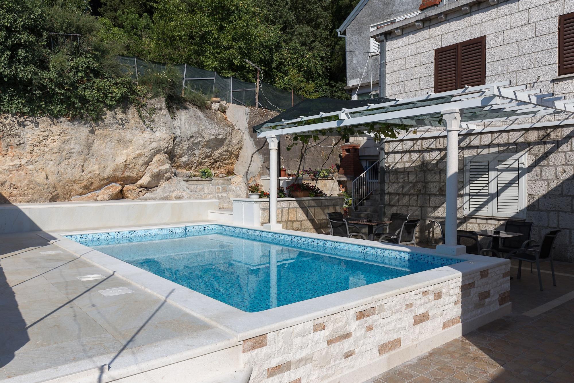Varios Guest House Kusalo