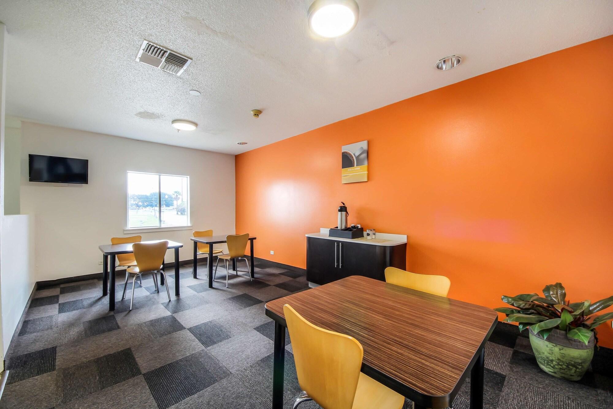 Restaurant Motel 6 New Braunfels, TX