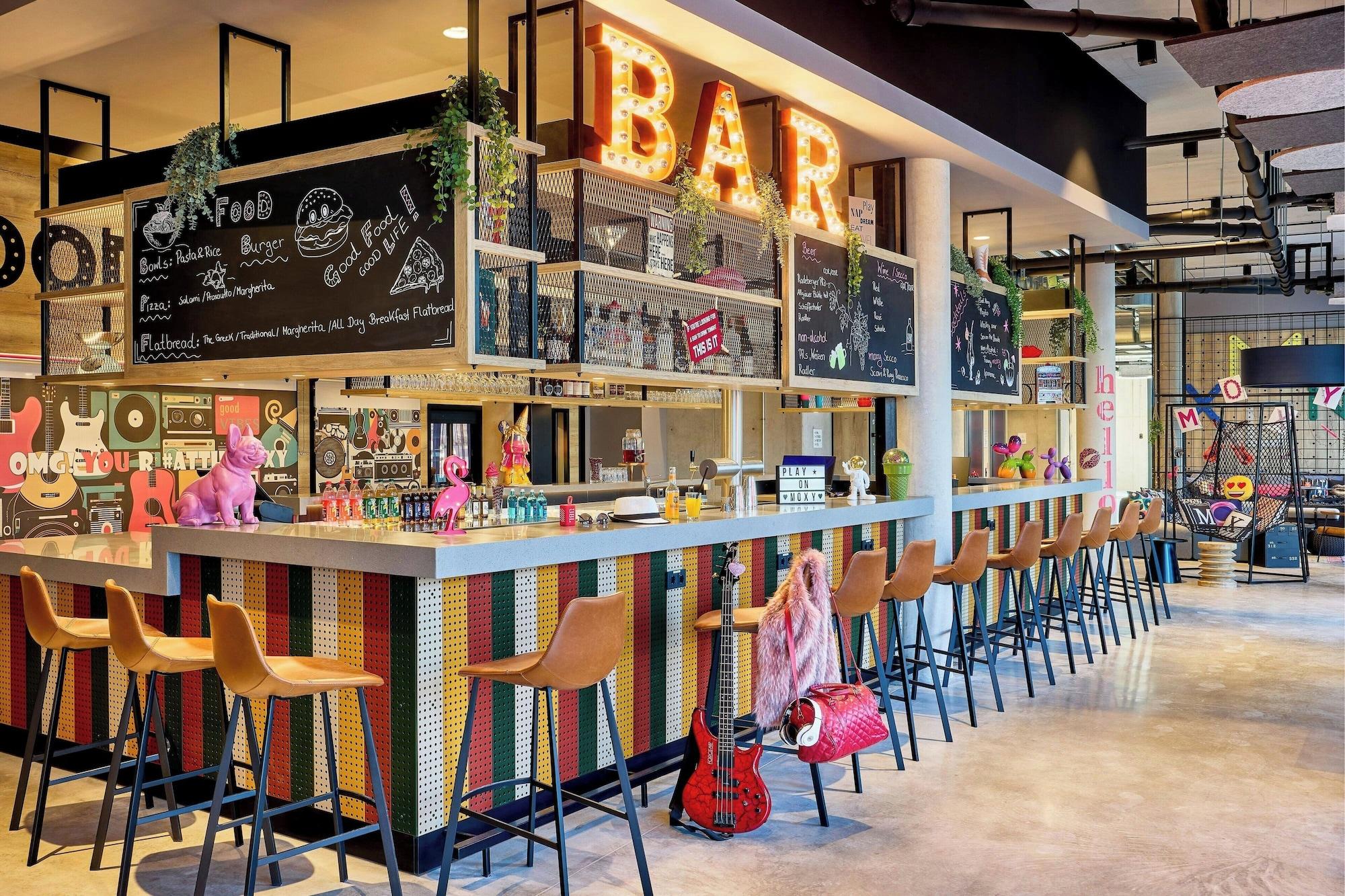 Bar/Salón Moxy Kupferzell Hohenlohe