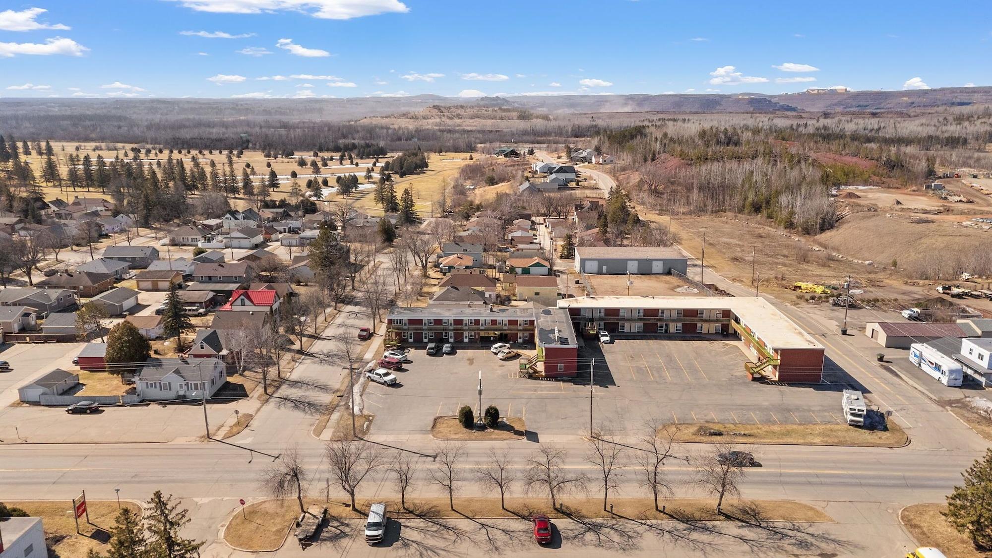 Varios Pine View Inn