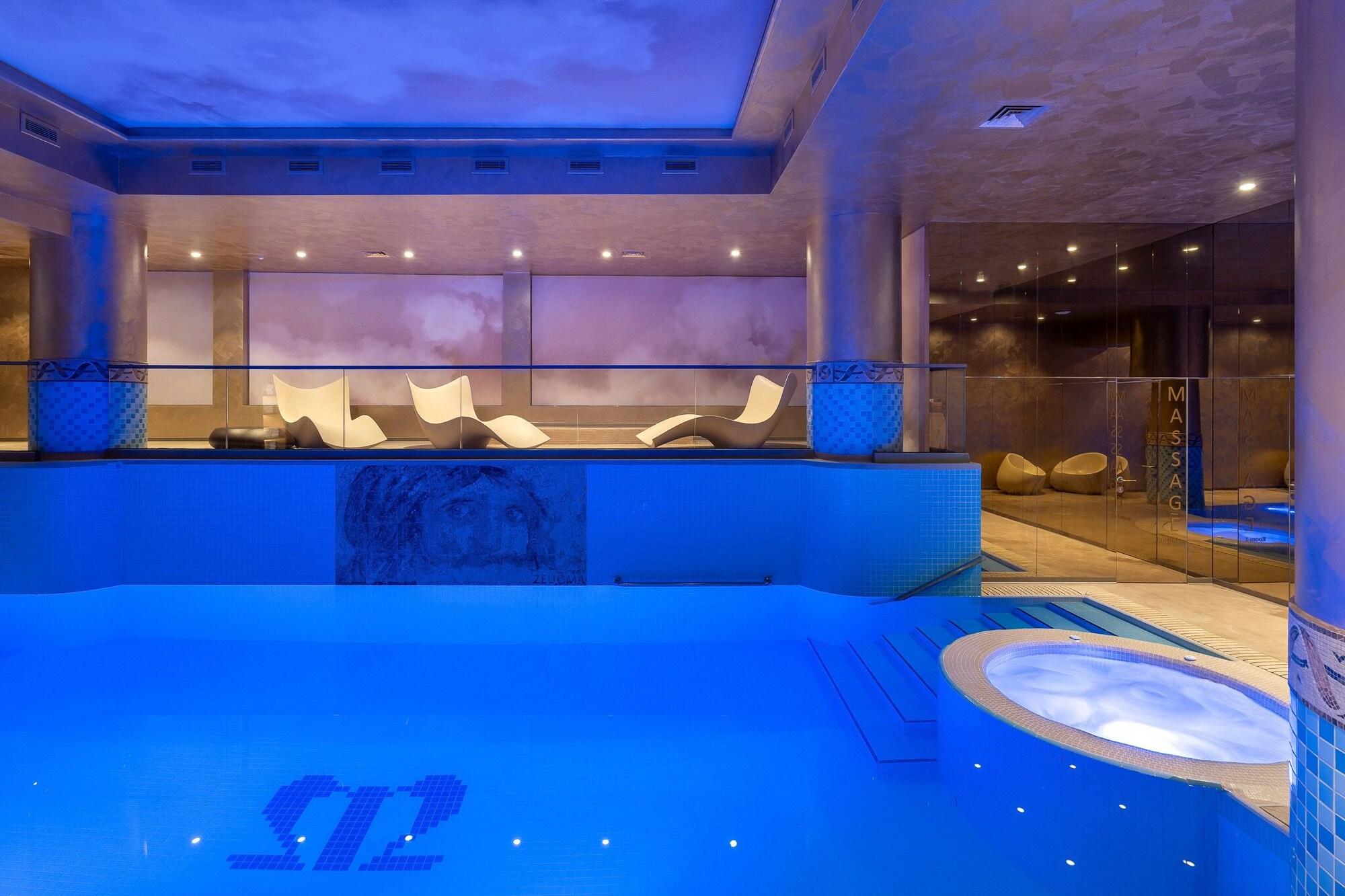 Vista Piscina VISIONAPARTMENTS Bucharest Calea Victoriei