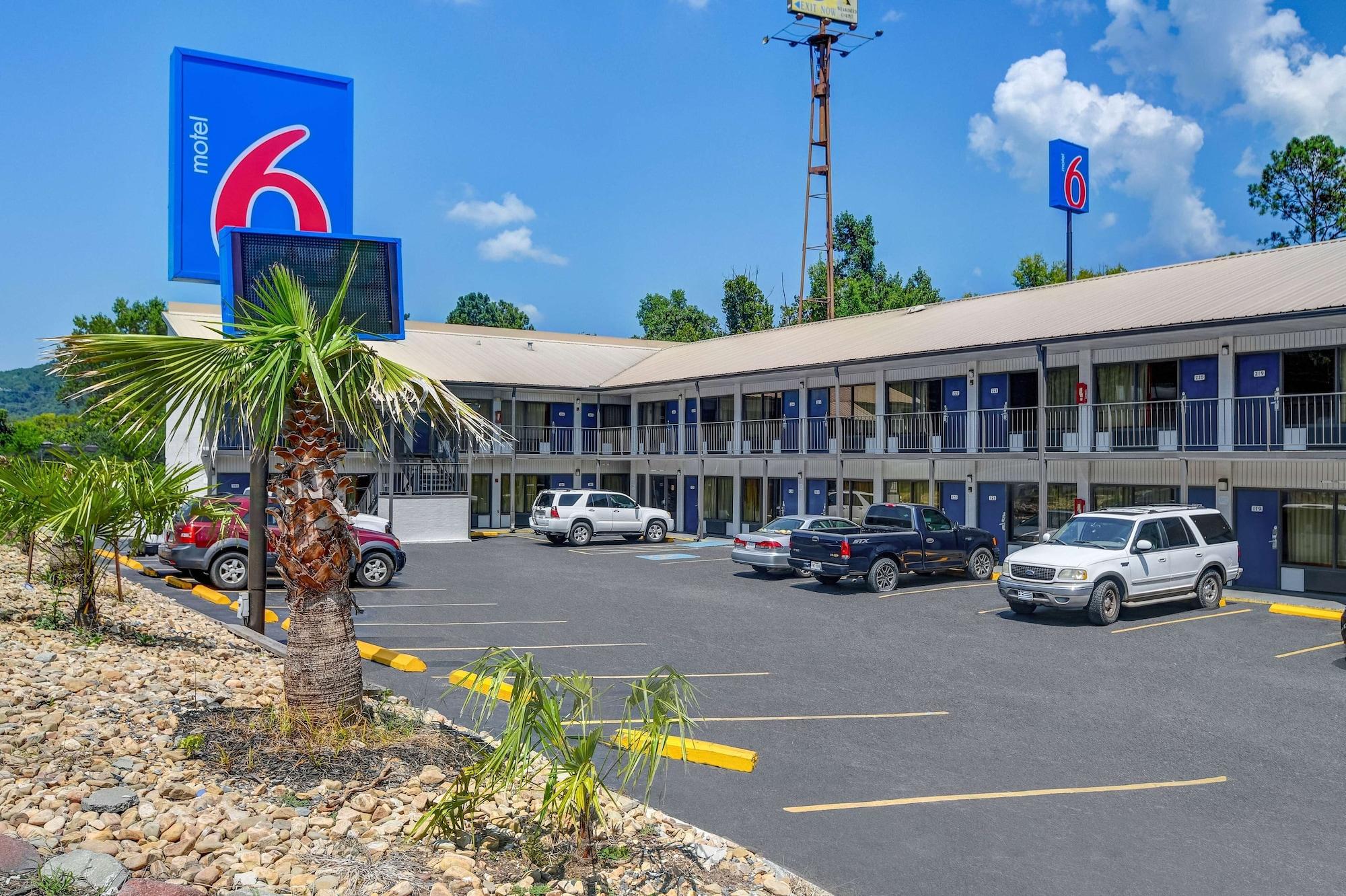Varios Motel 6 Dalton, GA