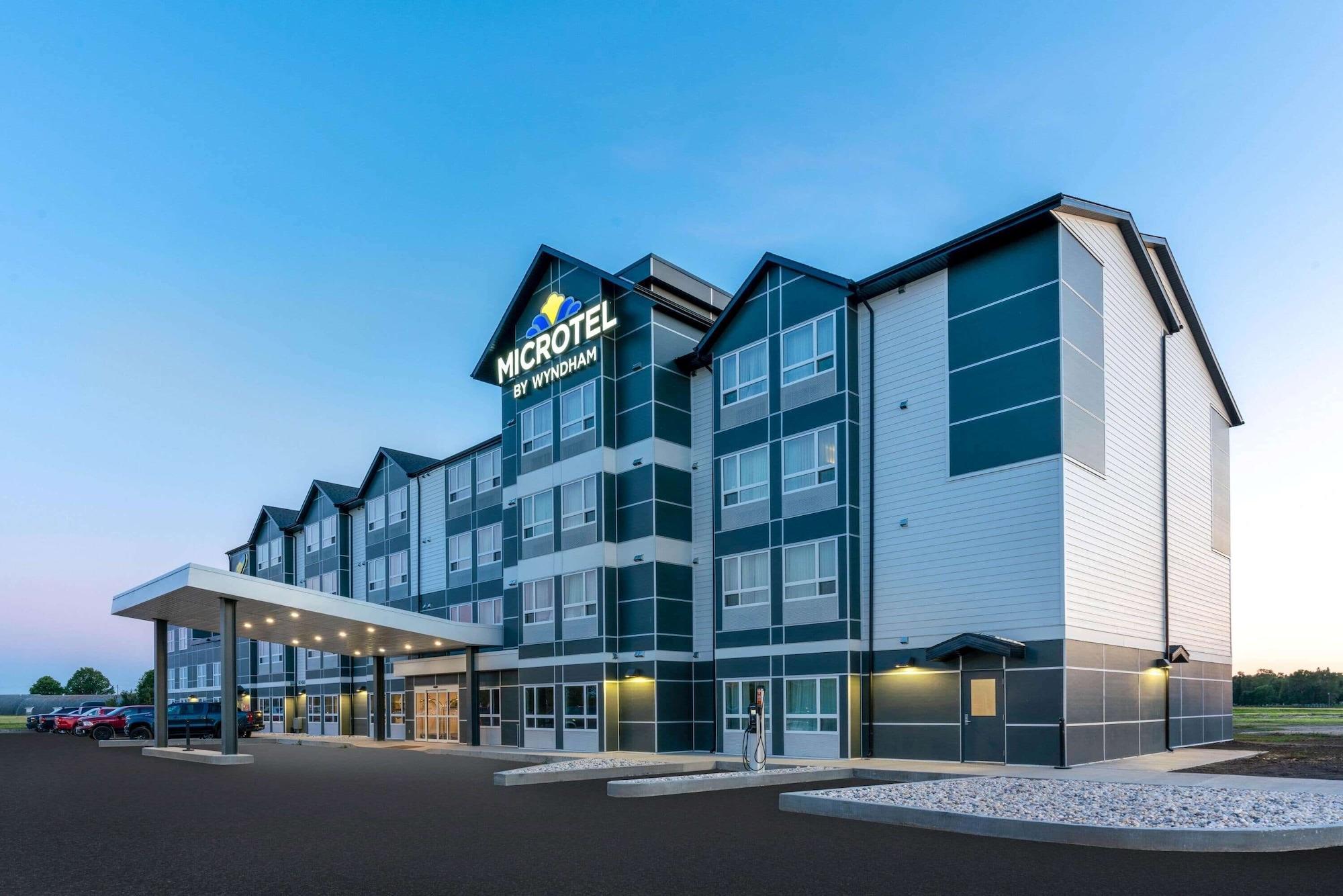 Vista Exterior Microtel Inn & Suites by Wyndham Portage La Prairie
