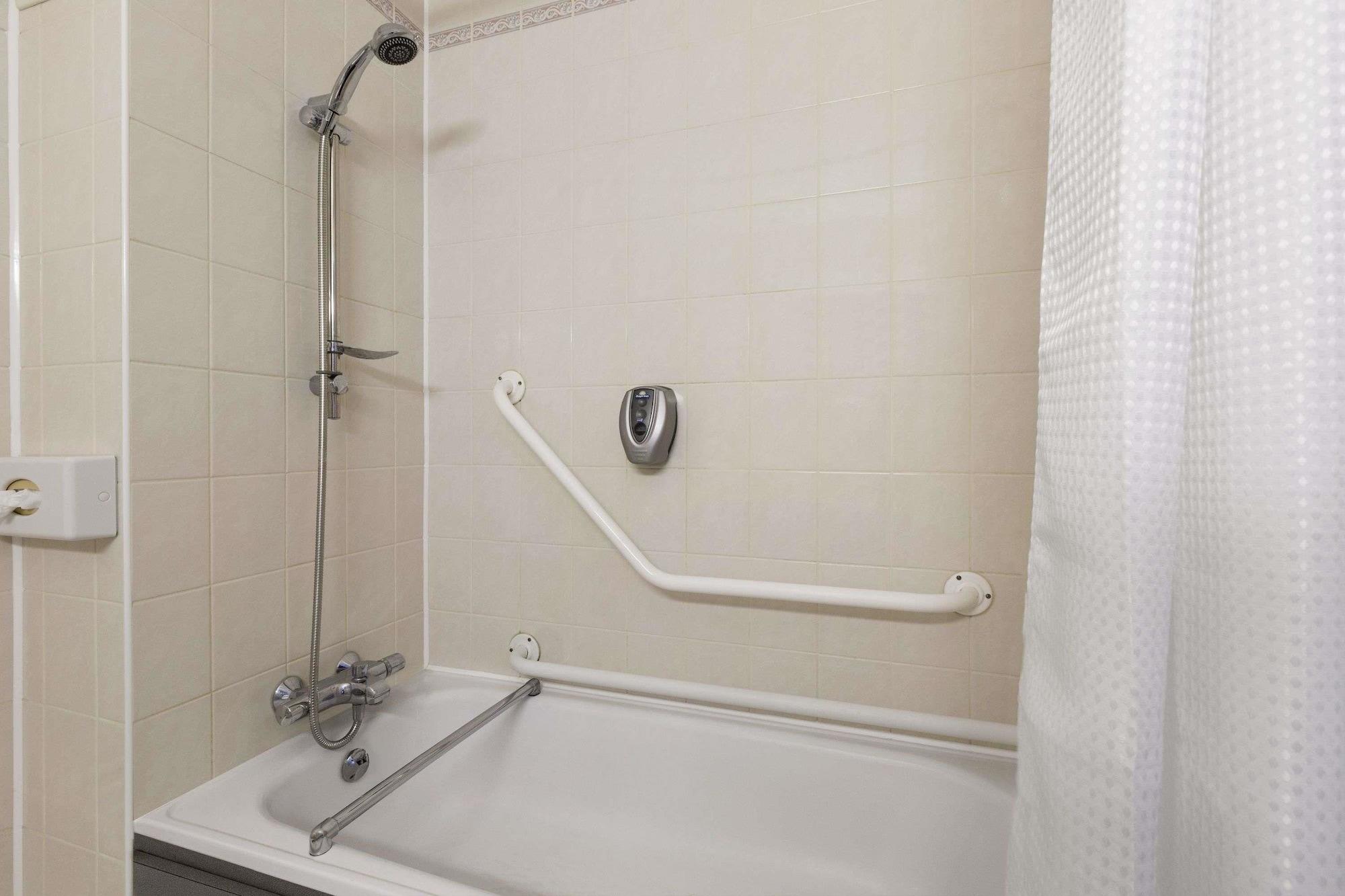 Equipamiento de Habitación Days Inn by Wyndham Maidstone