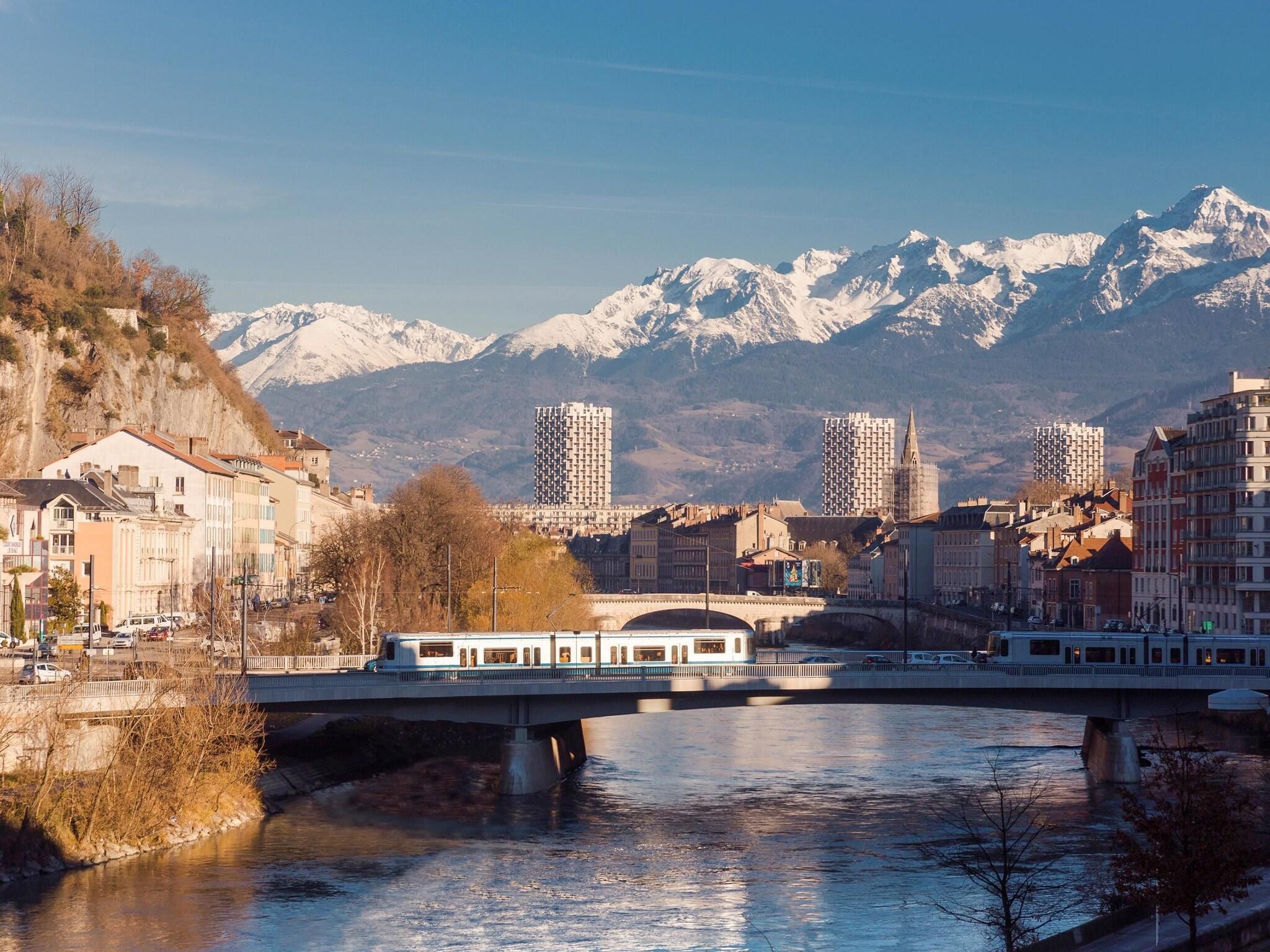 Vista Exterior Ibis Grenoble Centre Bastille