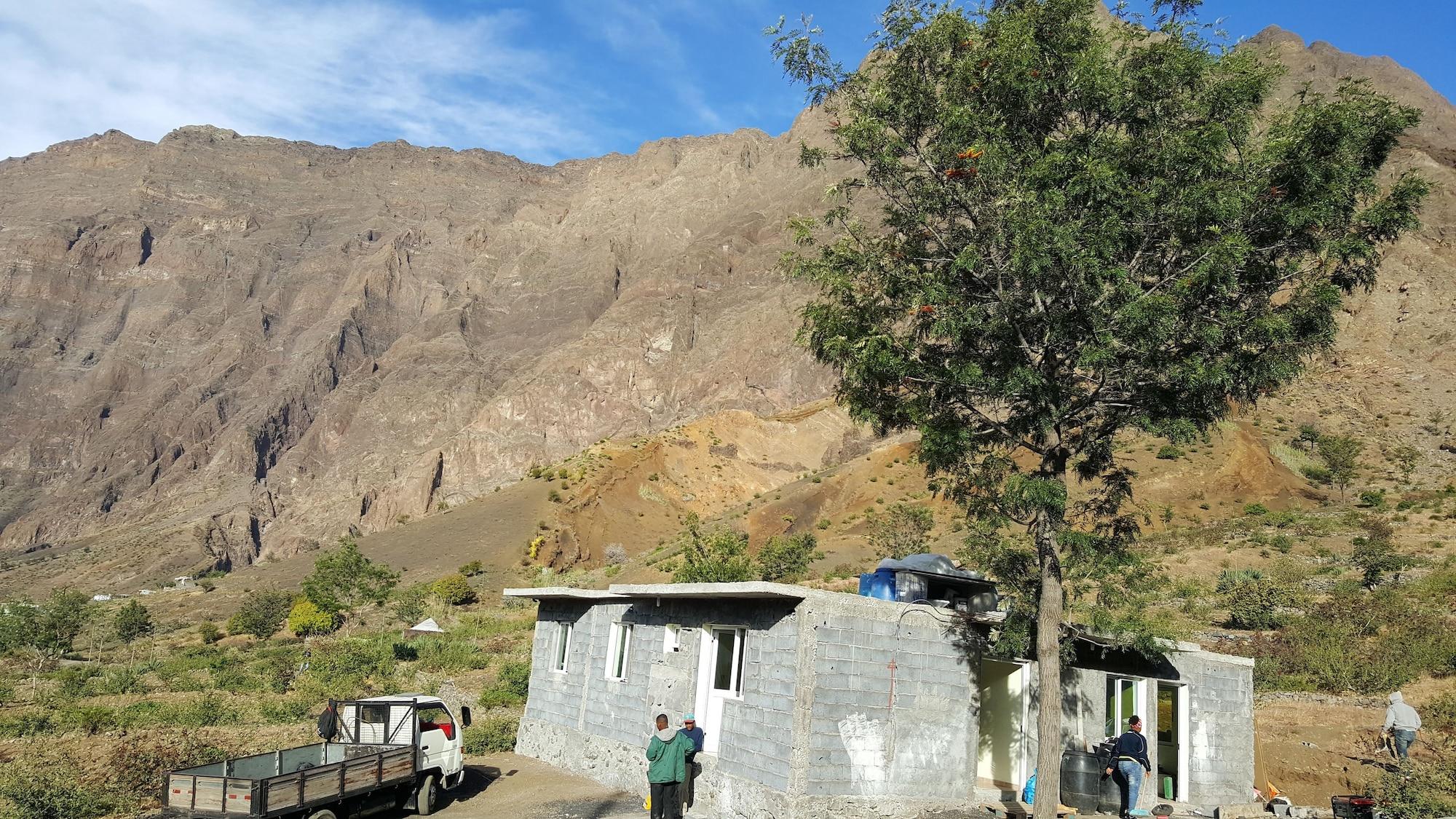 Vista Exterior Casa Monte Amarelo