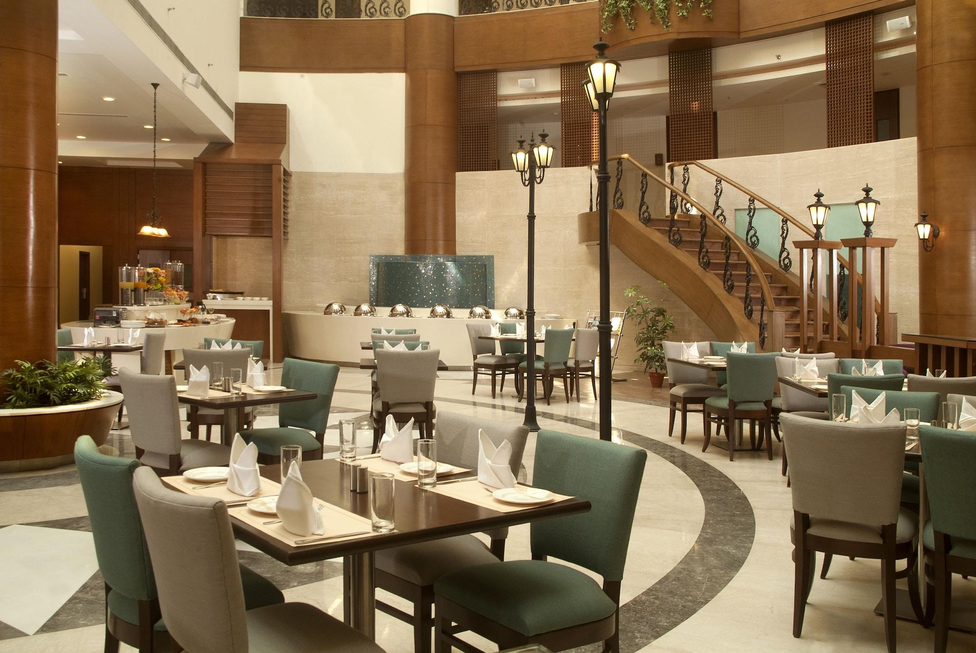 Restaurant Savoy Suites Greater Noida