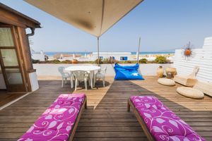 Alquiler Vacacional - Beautiful large 3 bedroom apartment, terrace sea views, Wifi.
