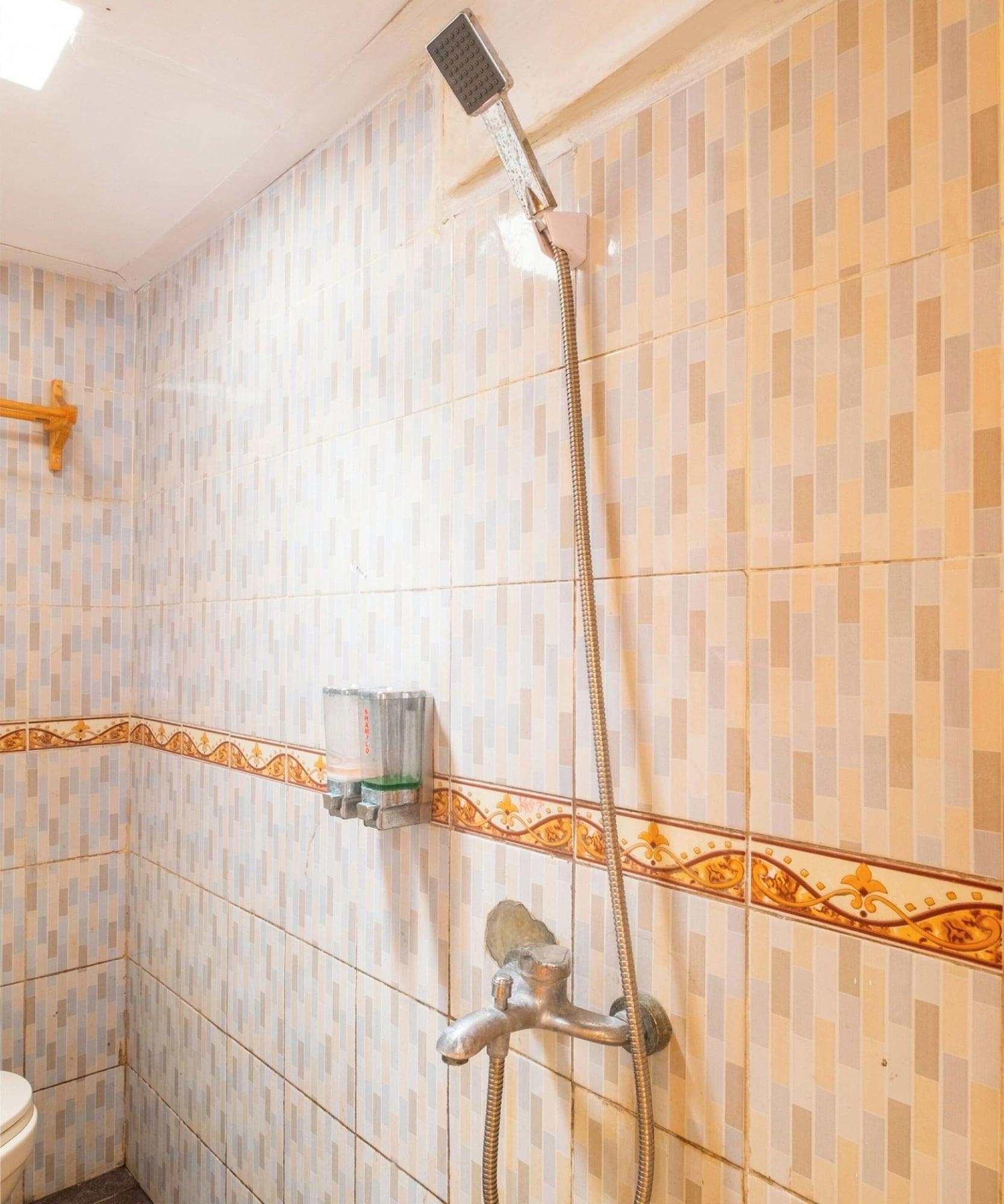 Equipamiento de Habitación Capital O 2640 Cottage GS Rumah Kayu Syariah