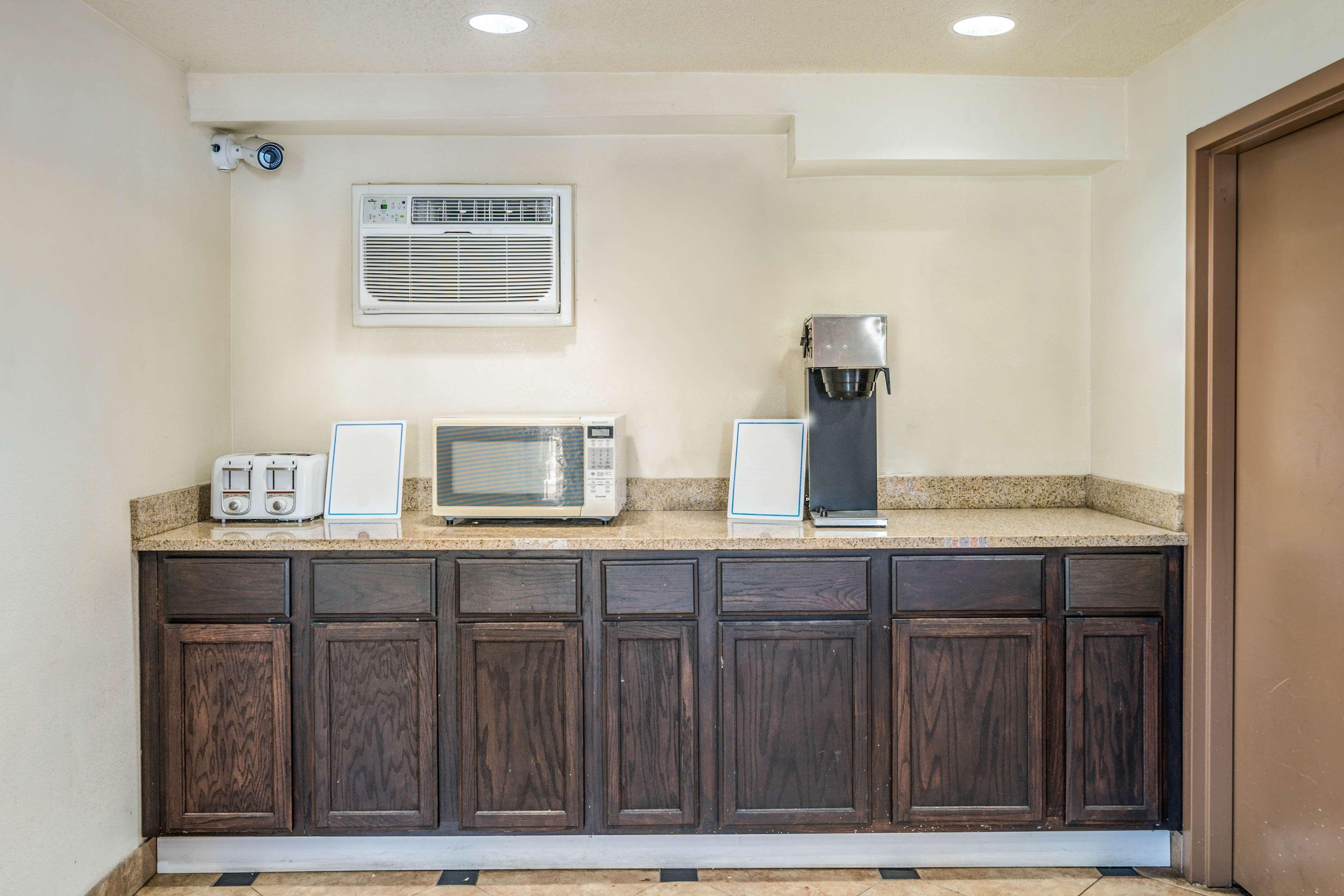 Bar/Salón Motel 6 Toms River, NJ - Near Seaside Heights