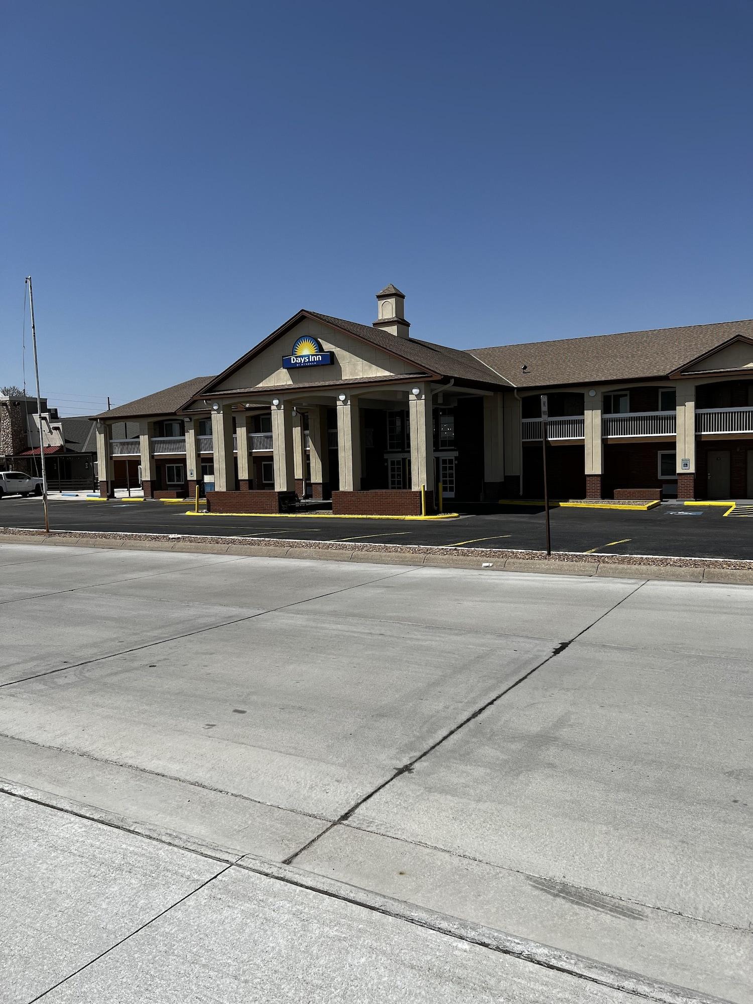 Vista Exterior Days Inn by Wyndham Hays