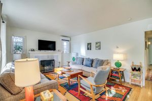 Alquiler Vacacional - Home w/ Patio: Near Nob Hill, UNM & Kirtland Afb!