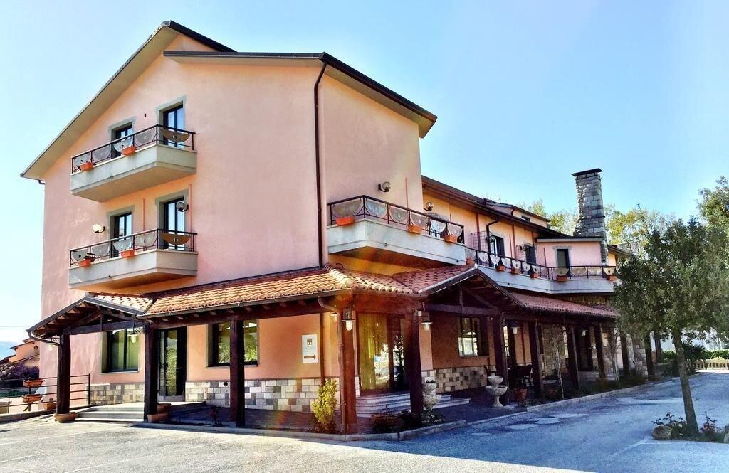 Varios Hotel Ristorante La Madia