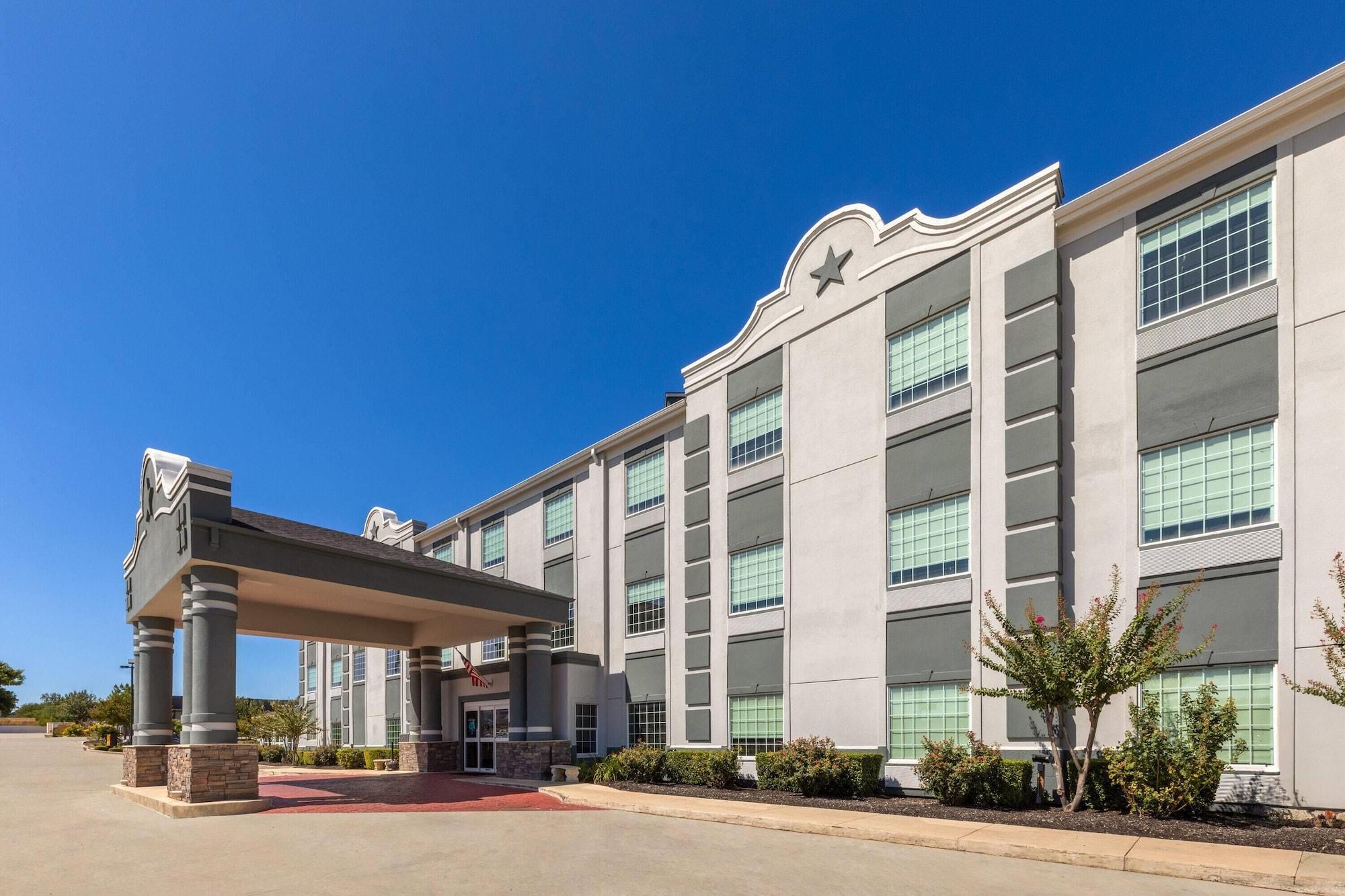 Varios Super 8 by Wyndham San Antonio/Alamodome Area