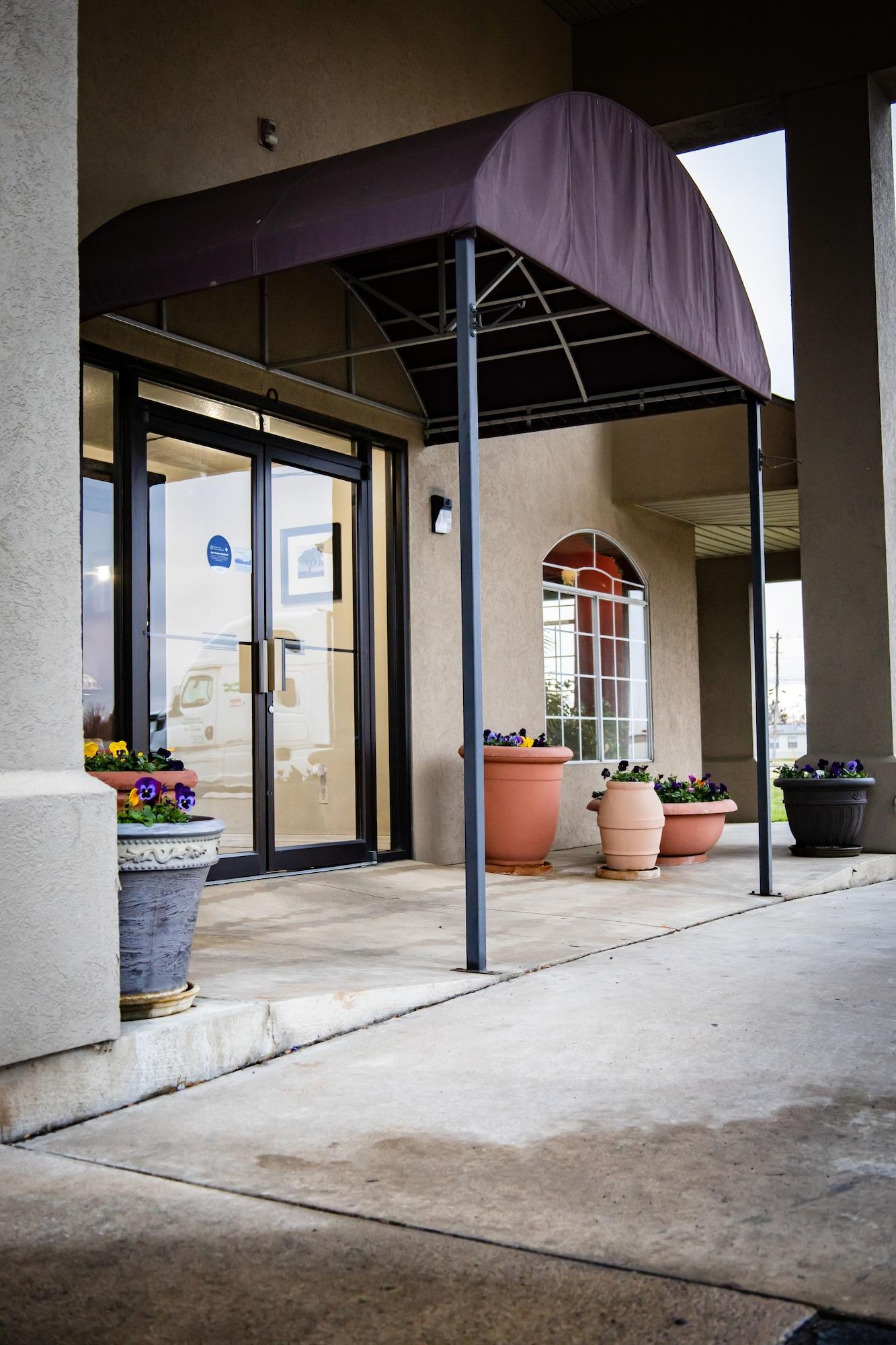 Vista Exterior Days Inn by Wyndham Wagoner