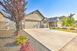 Alquiler Vacacional - Prismatic Boise Retreat w/ Fenced Backyard!