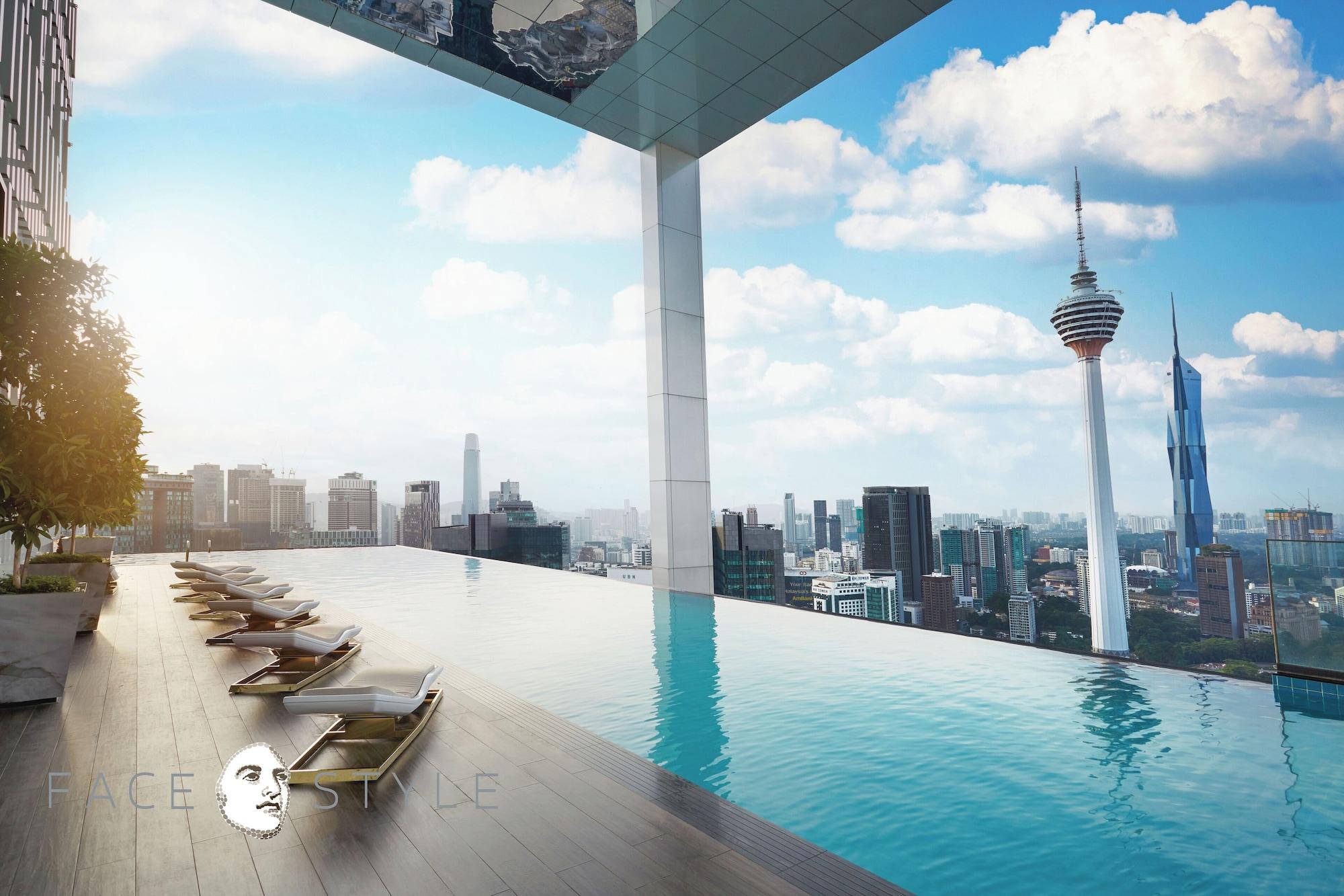 Vista Piscina THE FACE Style Hotel