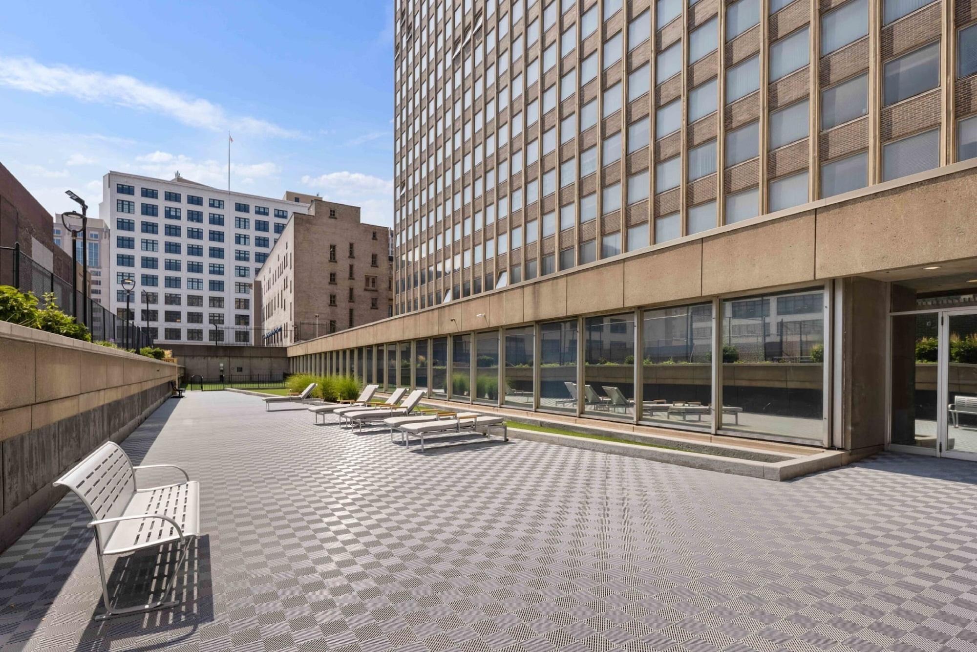 Vista Exterior The Luckman Apartments by Barsala