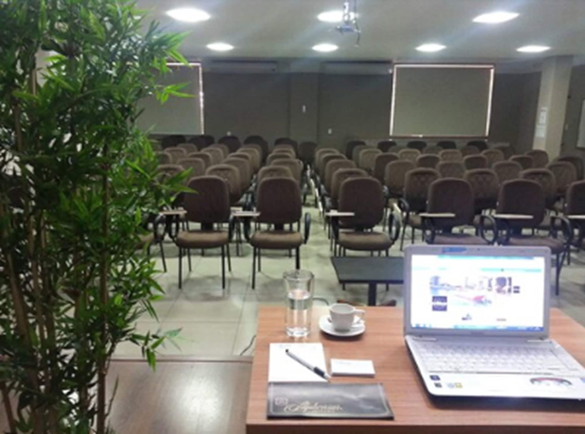 Sala de Reuniones Bravo City Hotel Dourados