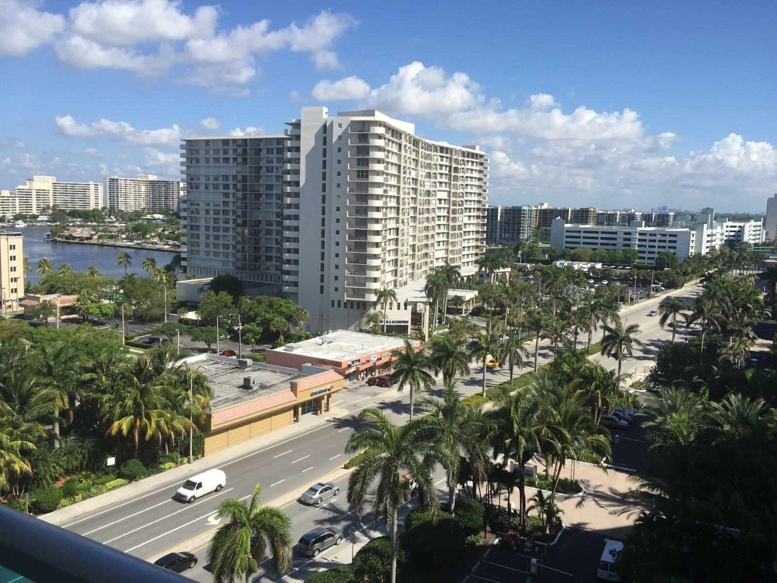 Varios Beach Apartments Hollywood