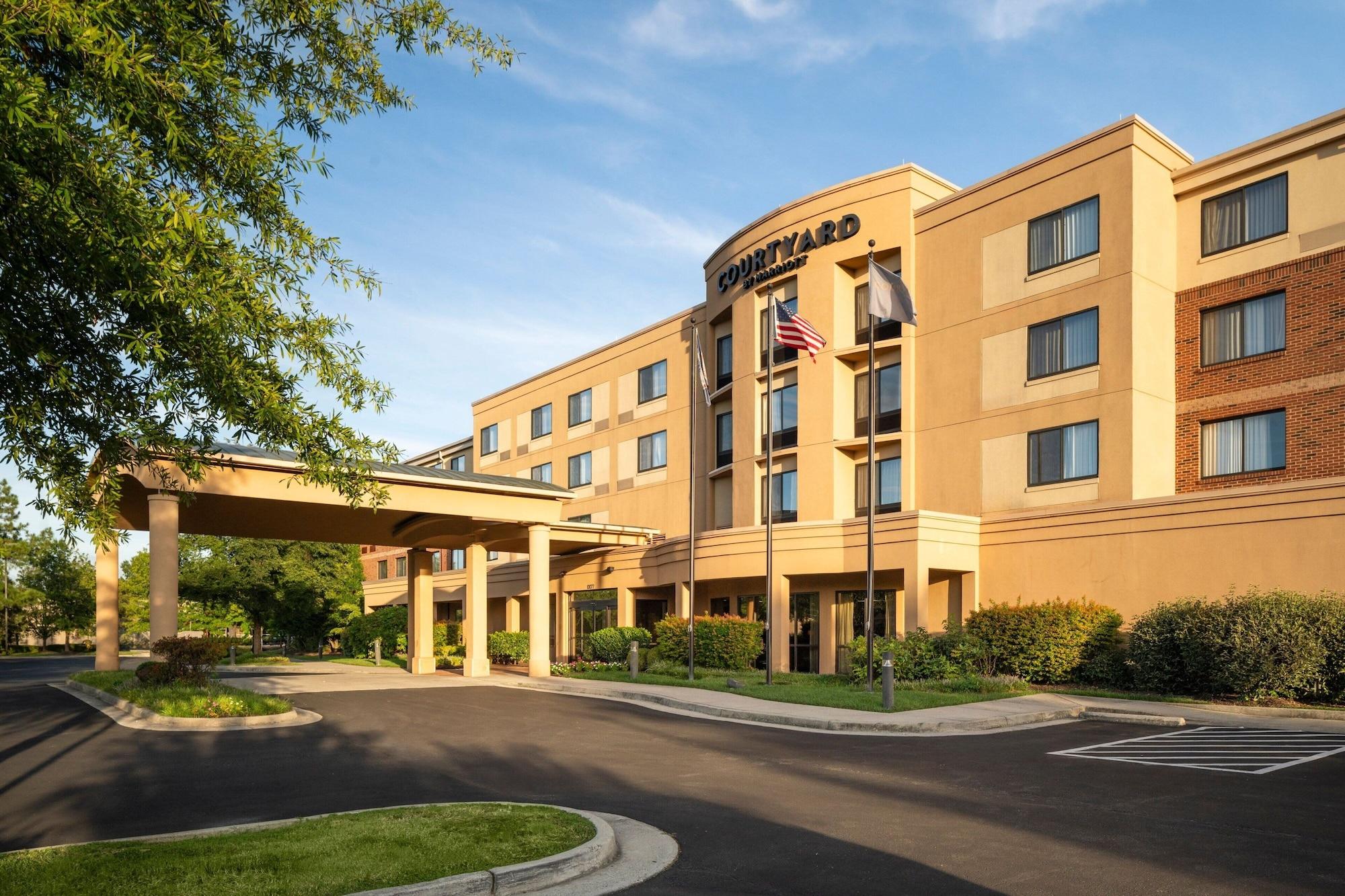 Vista Exterior Courtyard by Marriott Richmond North